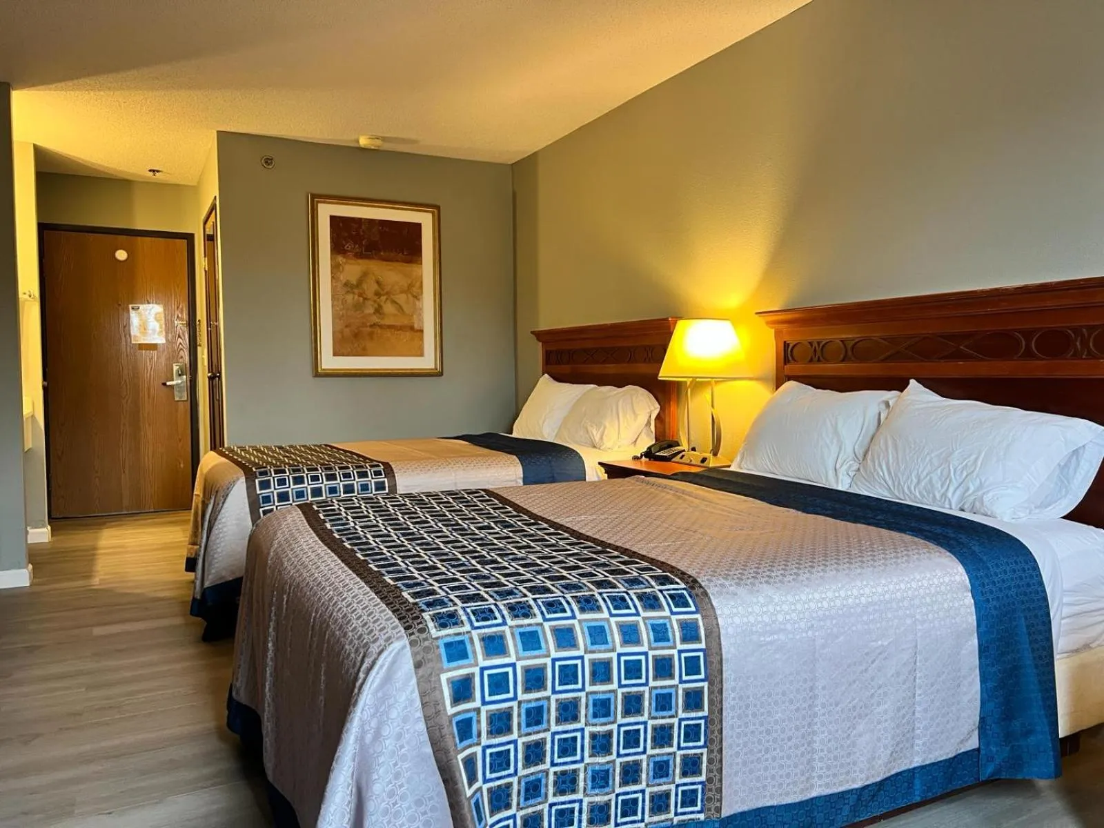 Bed in Royal Inn Suites