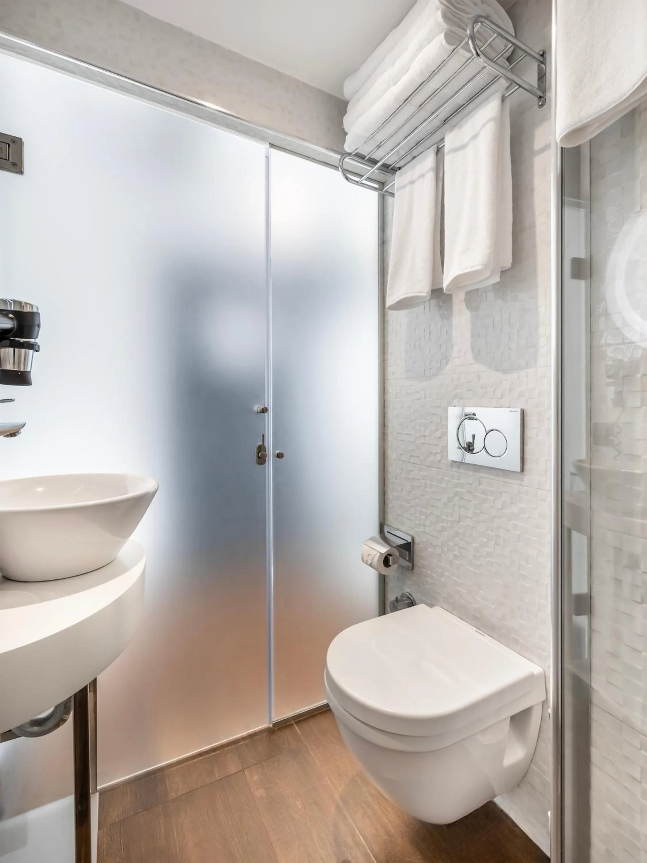 Toilet in Misa Hotel