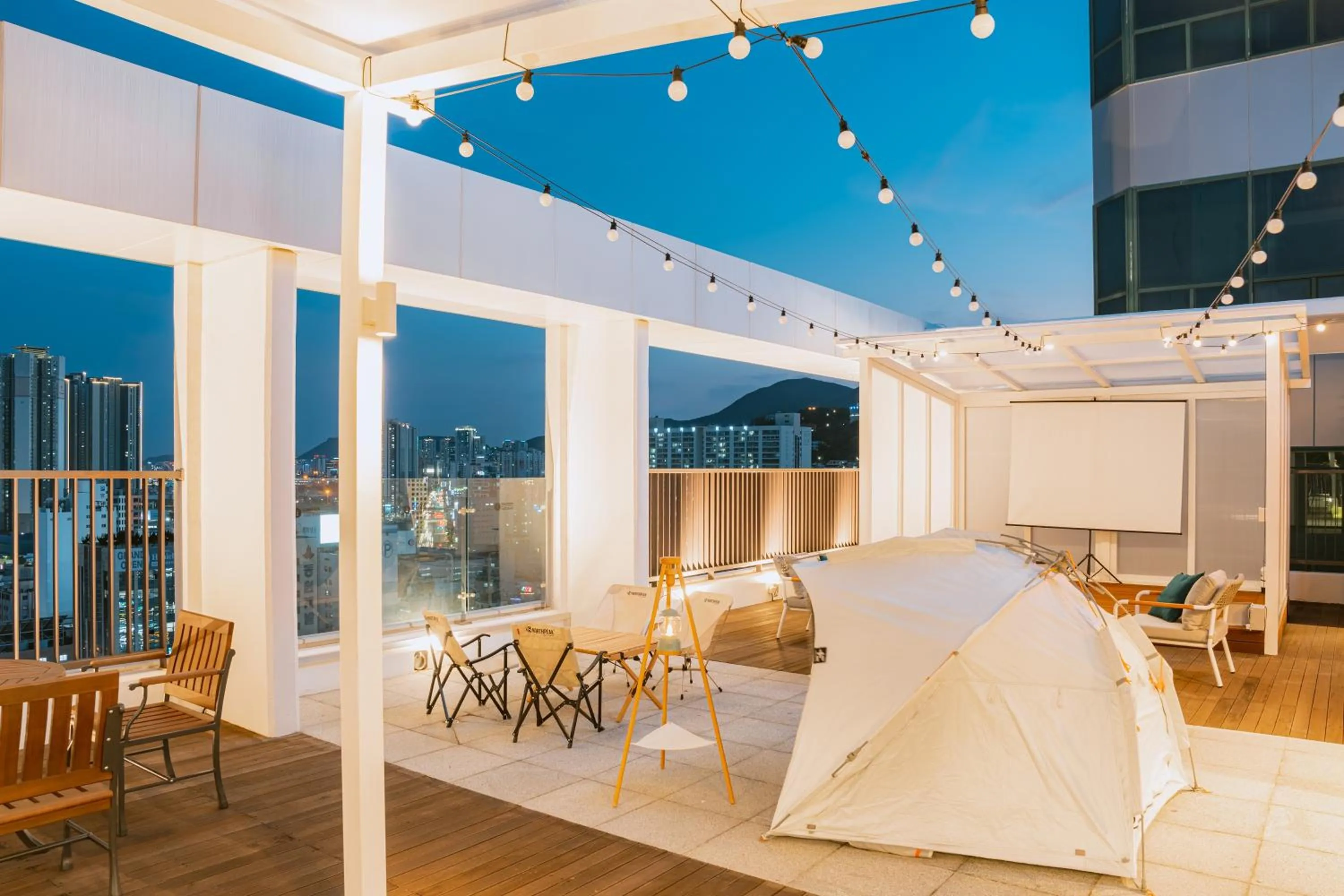 Patio in Allzip Archieve4H Residence hotel Busan