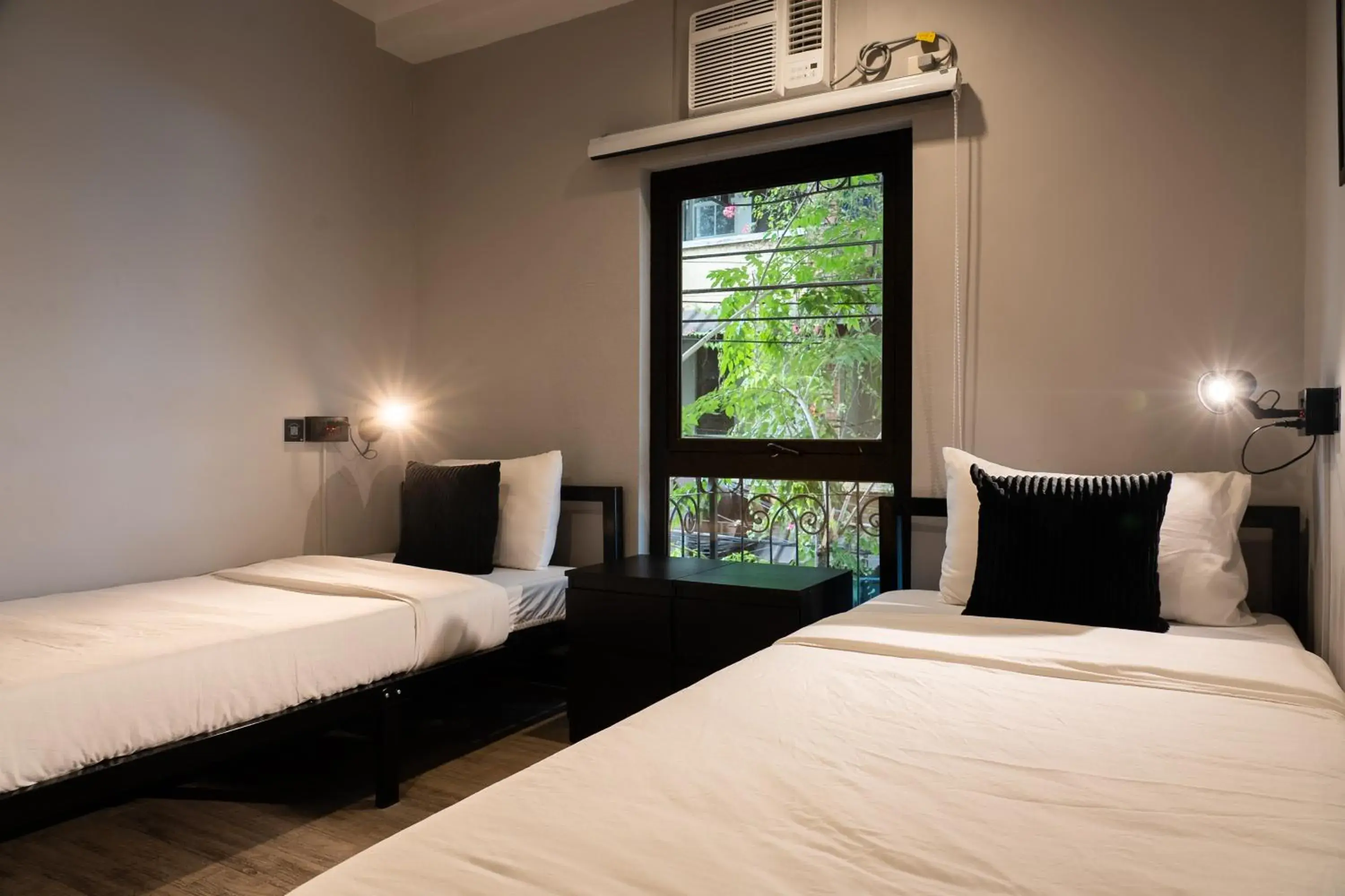 Standard Twin Room in Mad Monkey Manila Standard Twin Room in Mad Monkey Manila