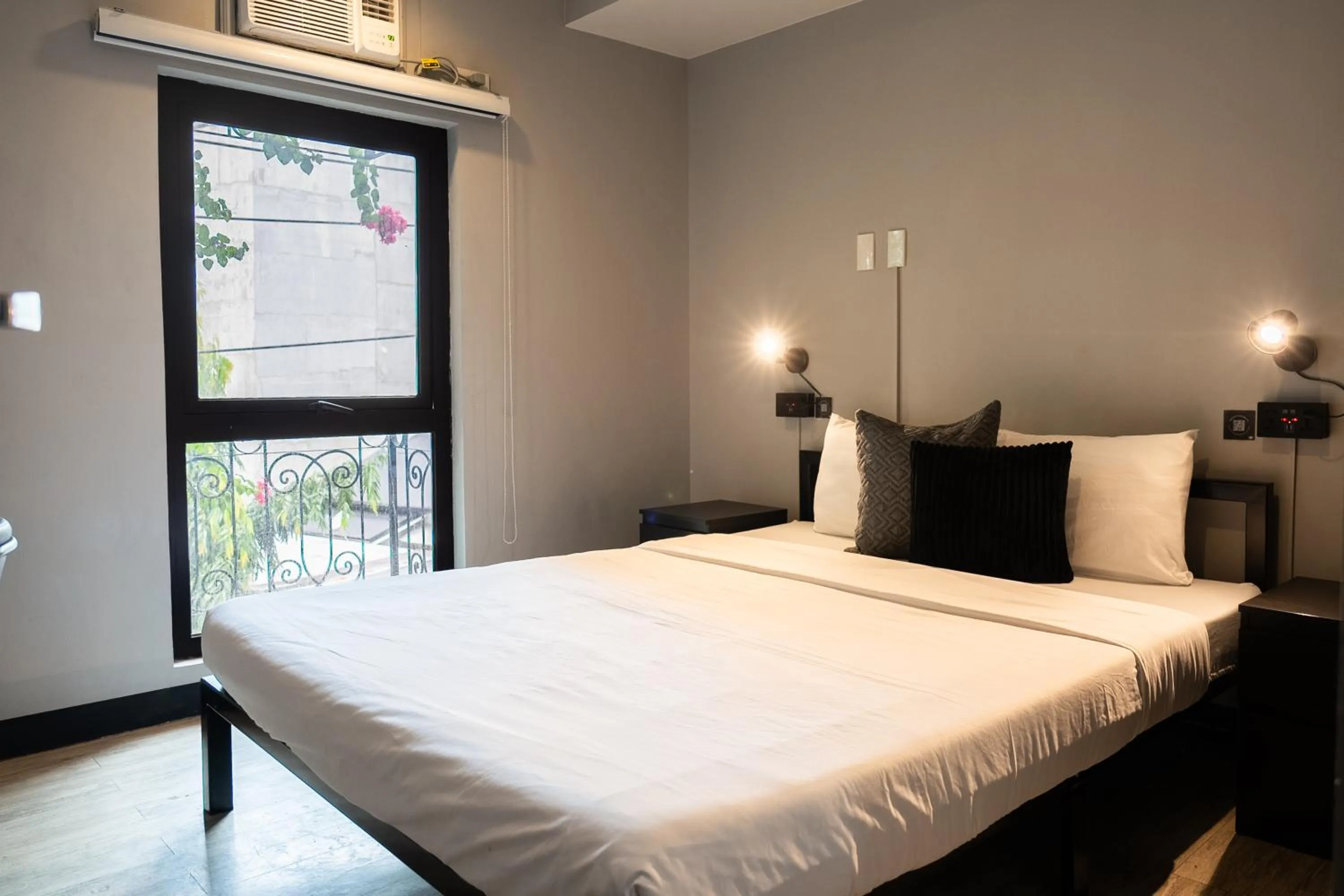 Bedroom, Bed in Mad Monkey Manila