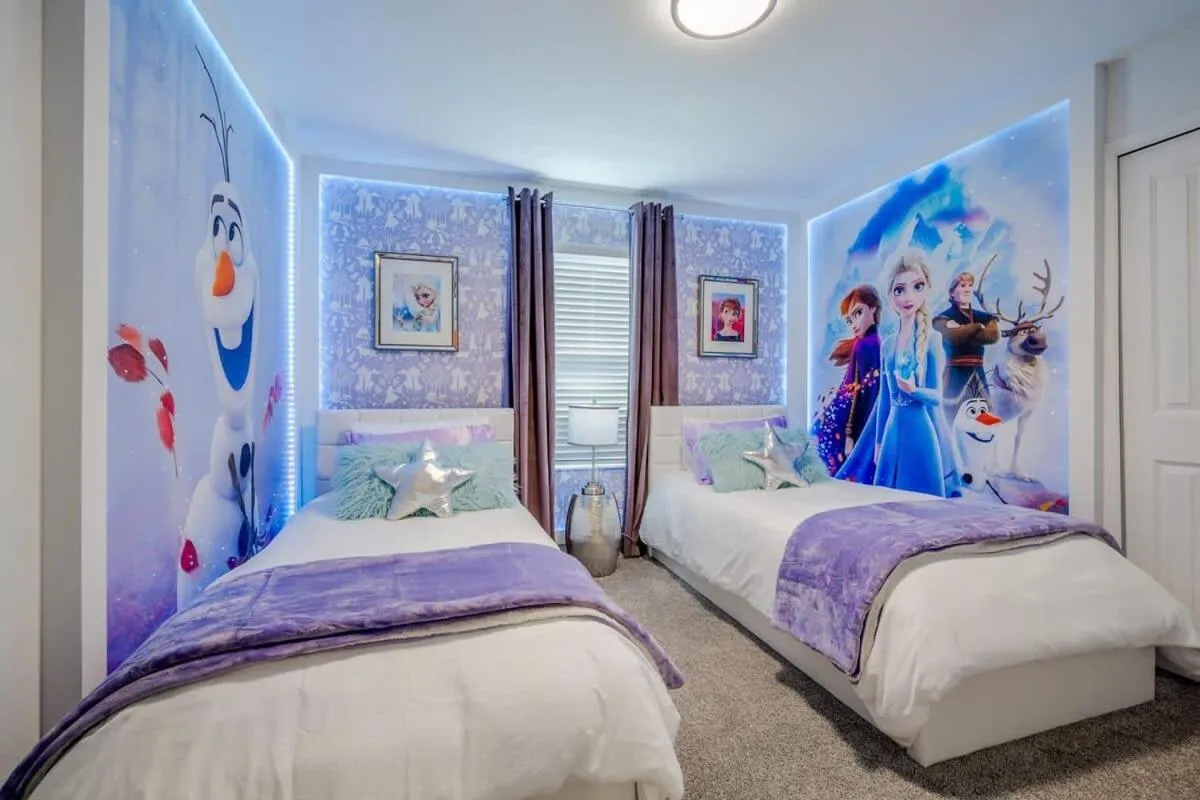 Bed in Luxury Chic Modern Home Prime Location