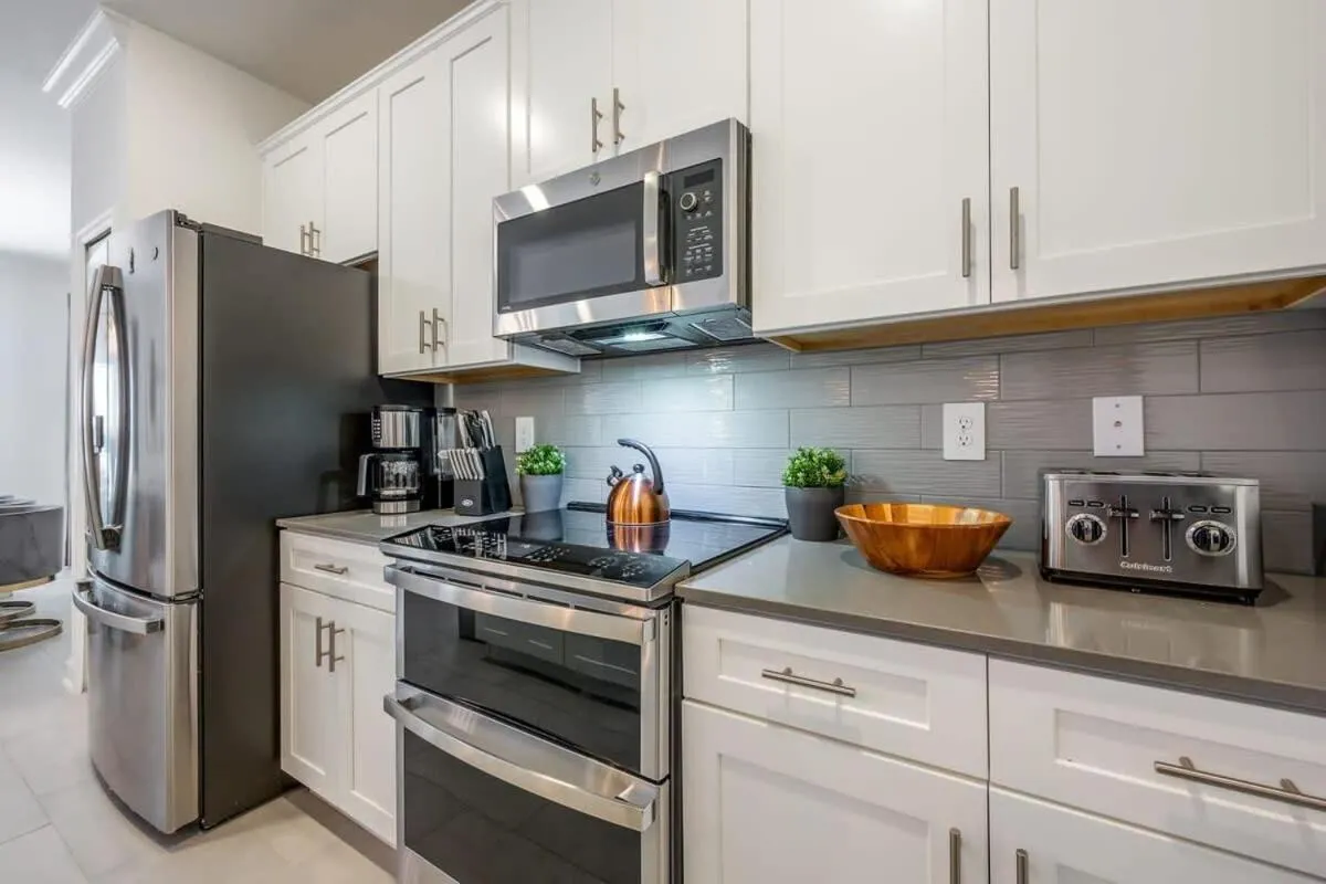 Luxury Chic Modern Home Prime Location