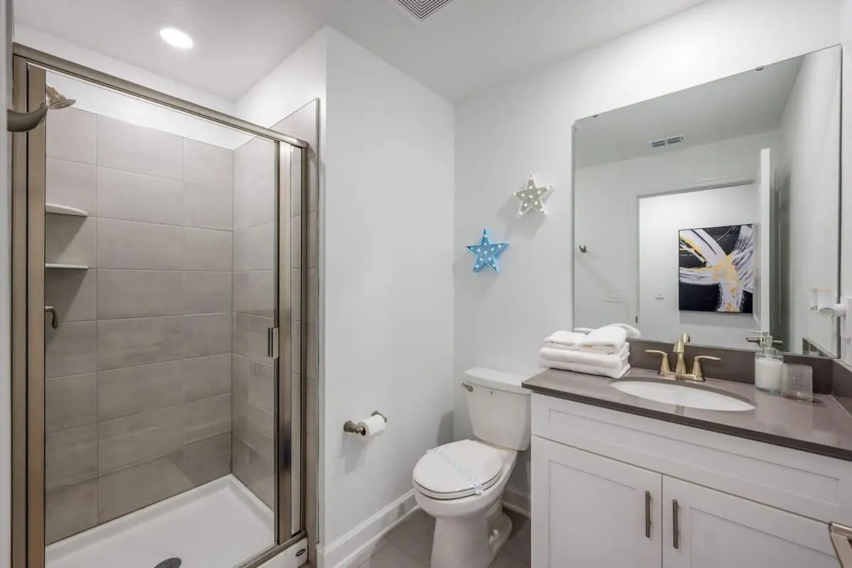 Luxury Chic Modern Home Prime Location