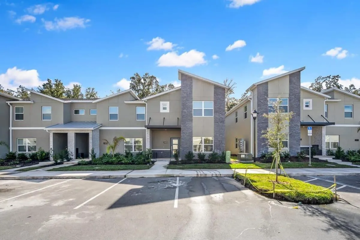 Luxury Chic Modern Home Prime Location