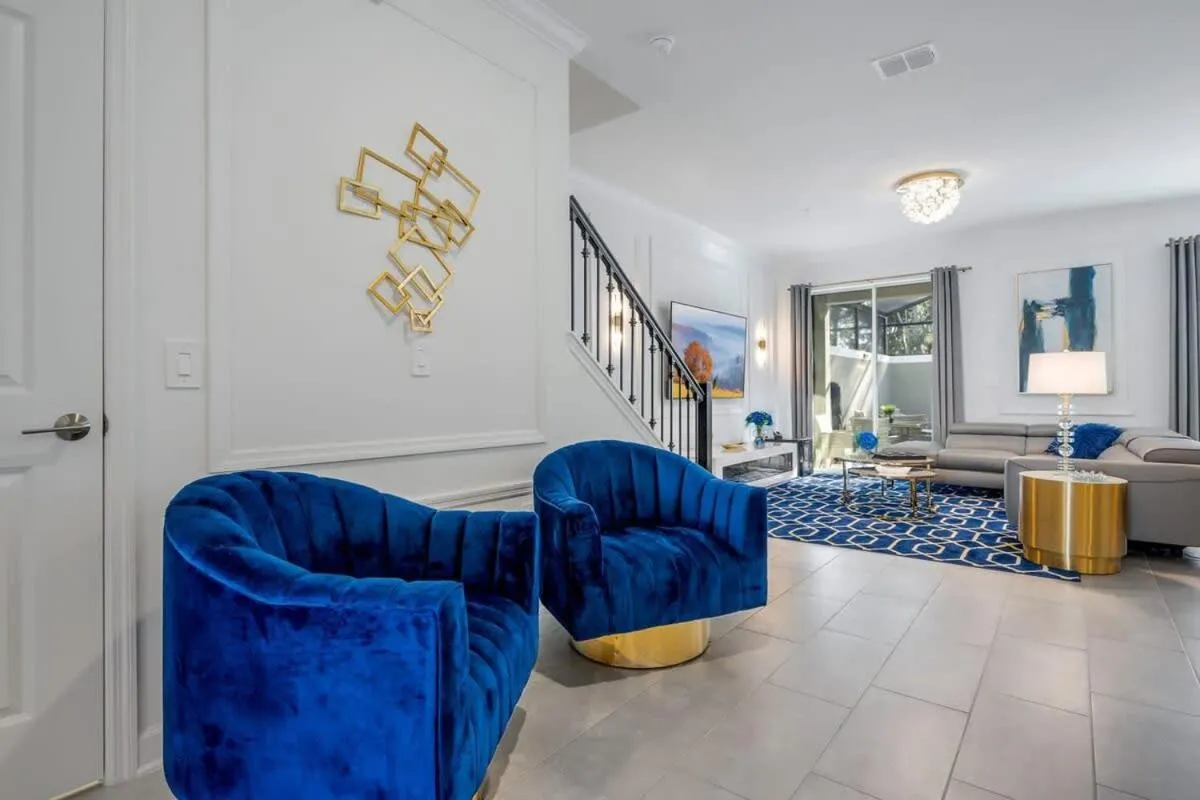 Luxury Chic Modern Home Prime Location