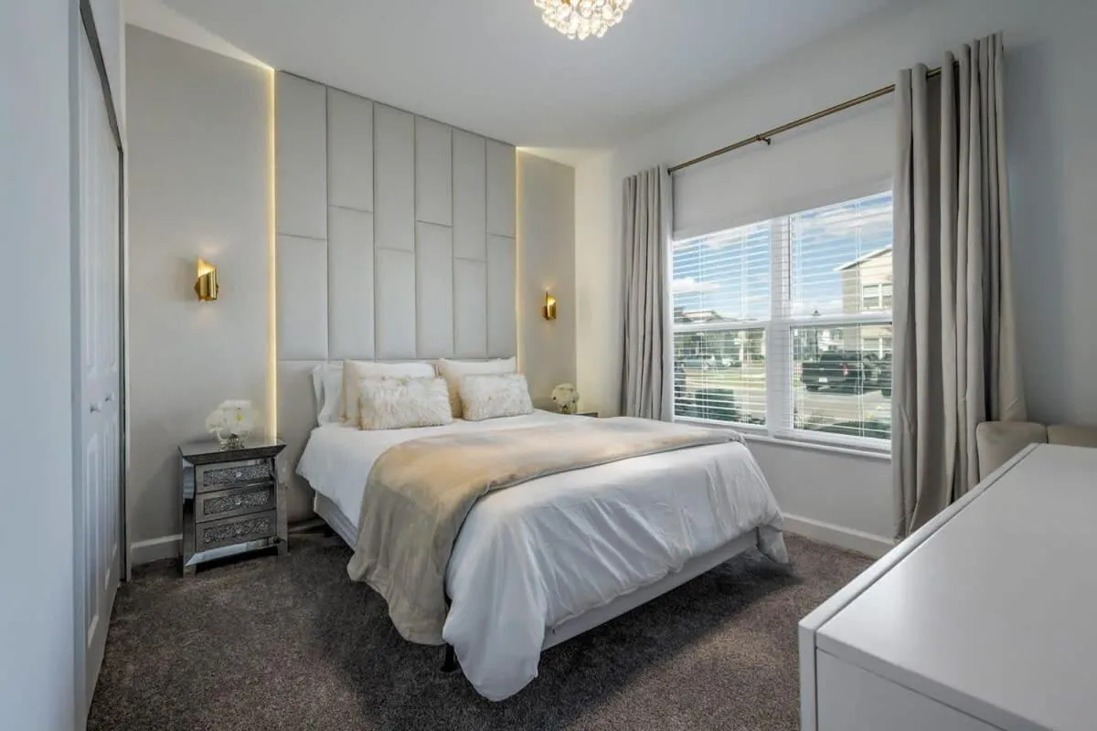 Bed in Luxury Chic Modern Home Prime Location