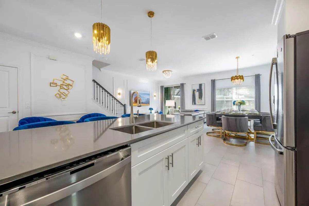 Luxury Chic Modern Home Prime Location