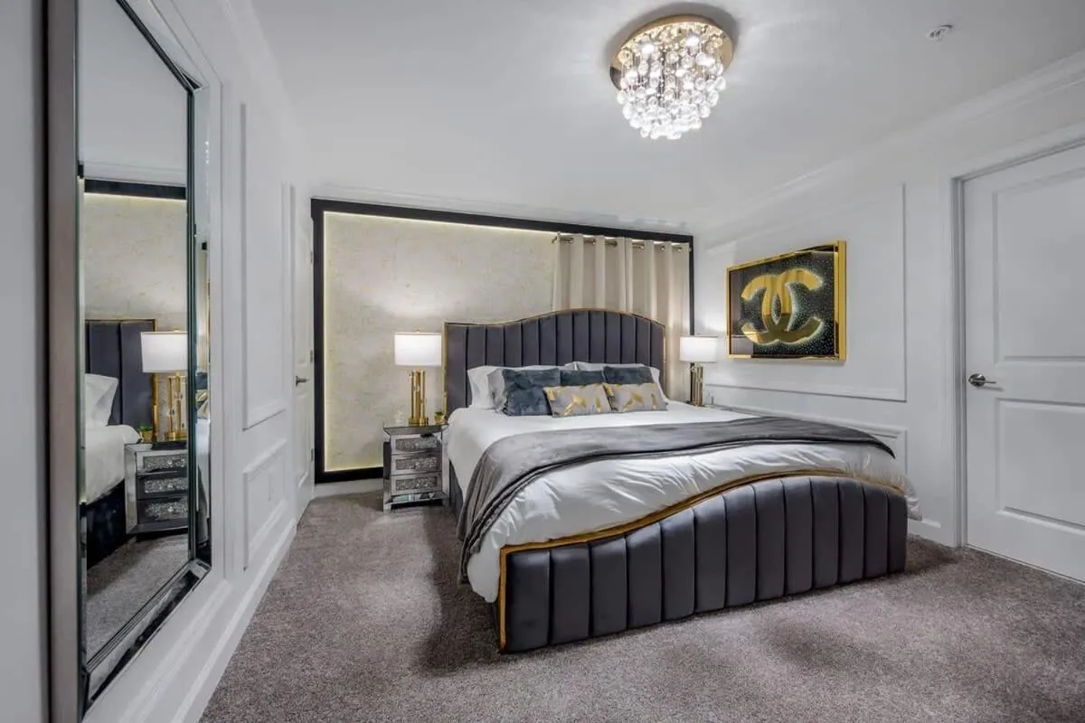 Bed in Luxury Chic Modern Home Prime Location