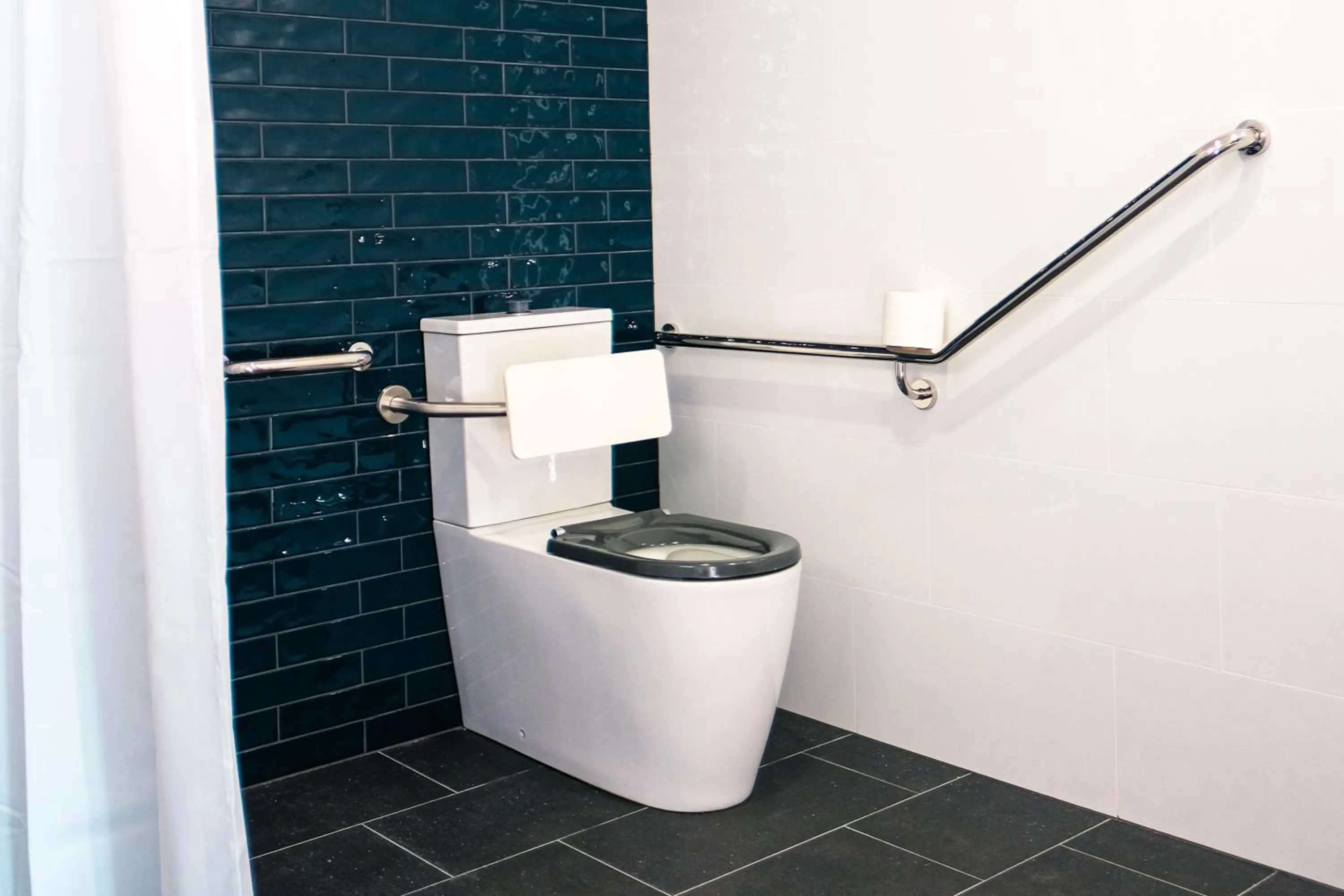 Bathroom in Holbrook Motel