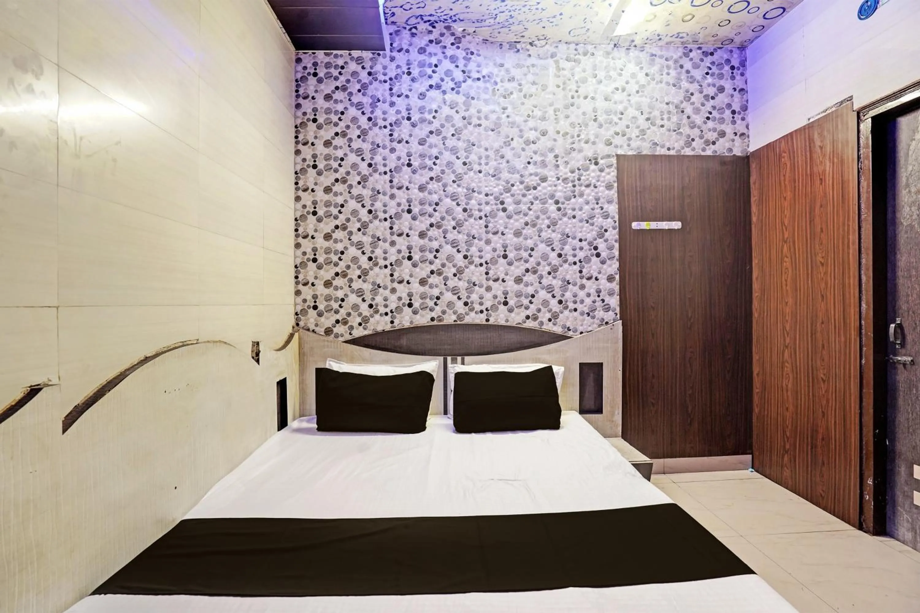 Bedroom in Hotel O Ginni