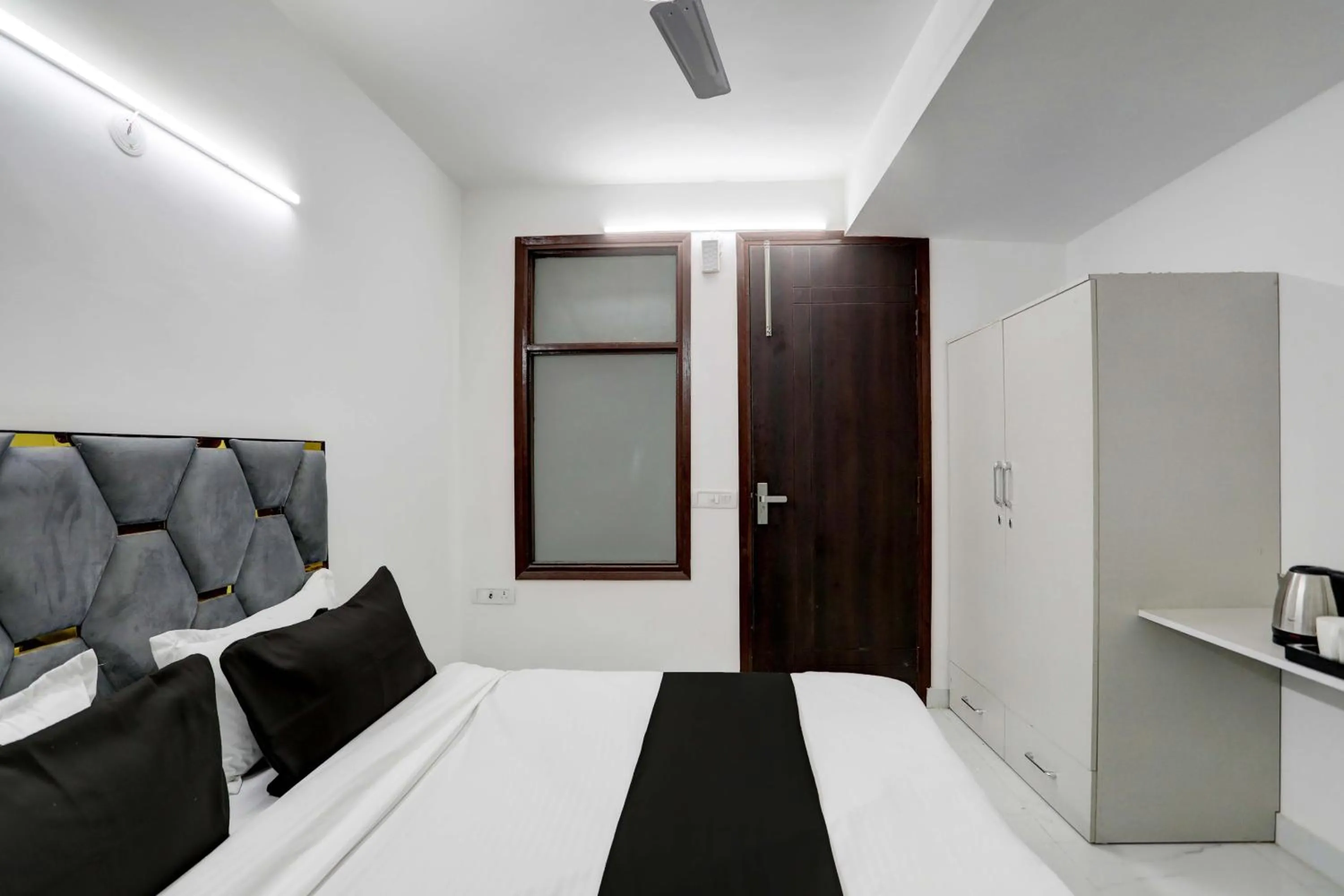 Bedroom, Bed in Super Collection O 24/7 Hotel