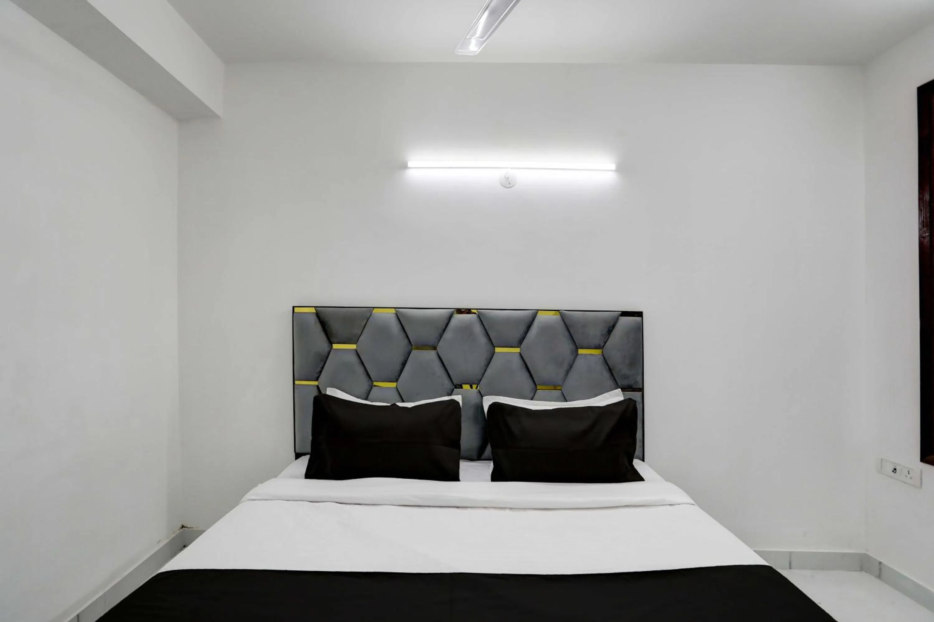 Bedroom, Bed in Super Collection O 24/7 Hotel