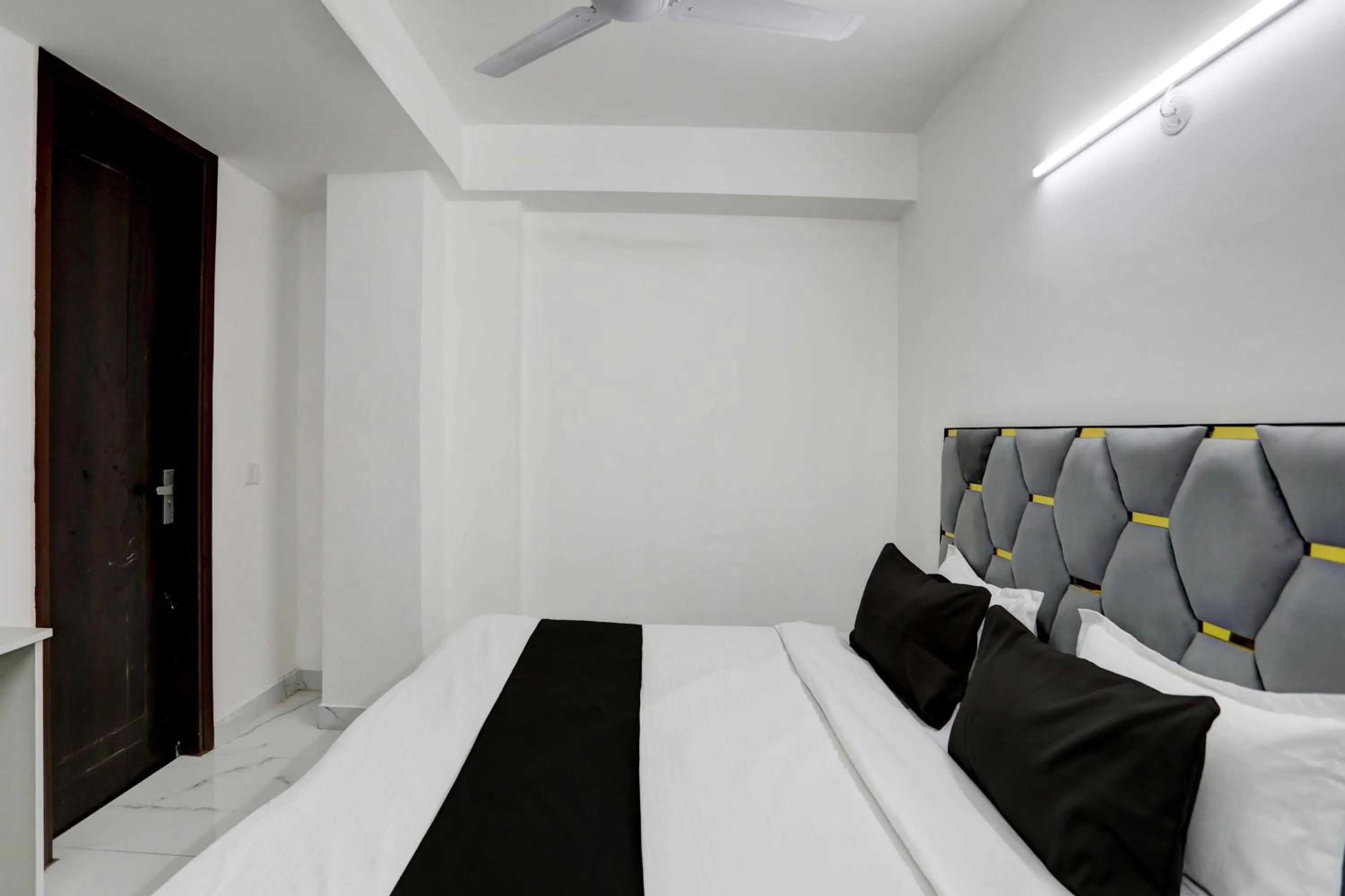 Bedroom, Bed in Super Collection O 24/7 Hotel