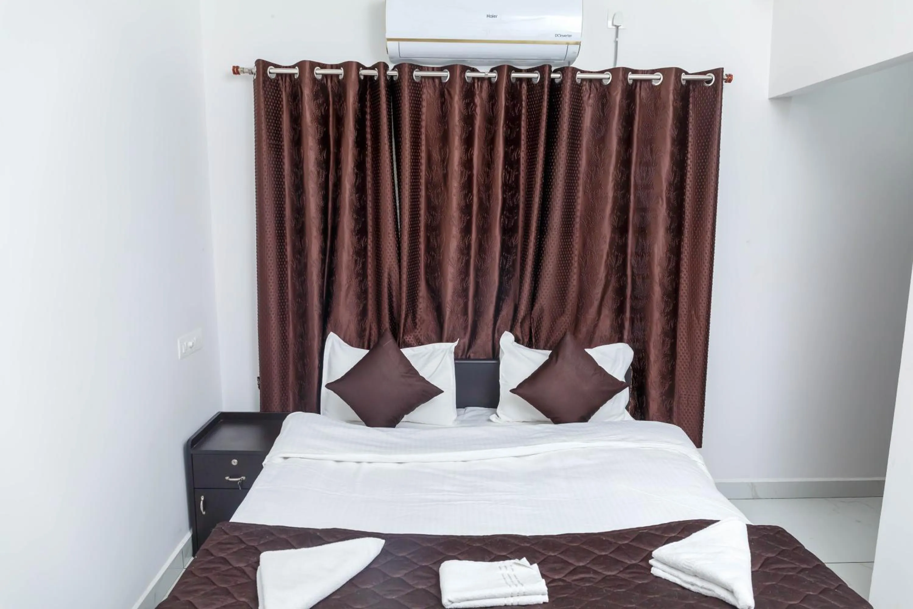 Bed in Guest West Inn Cochin