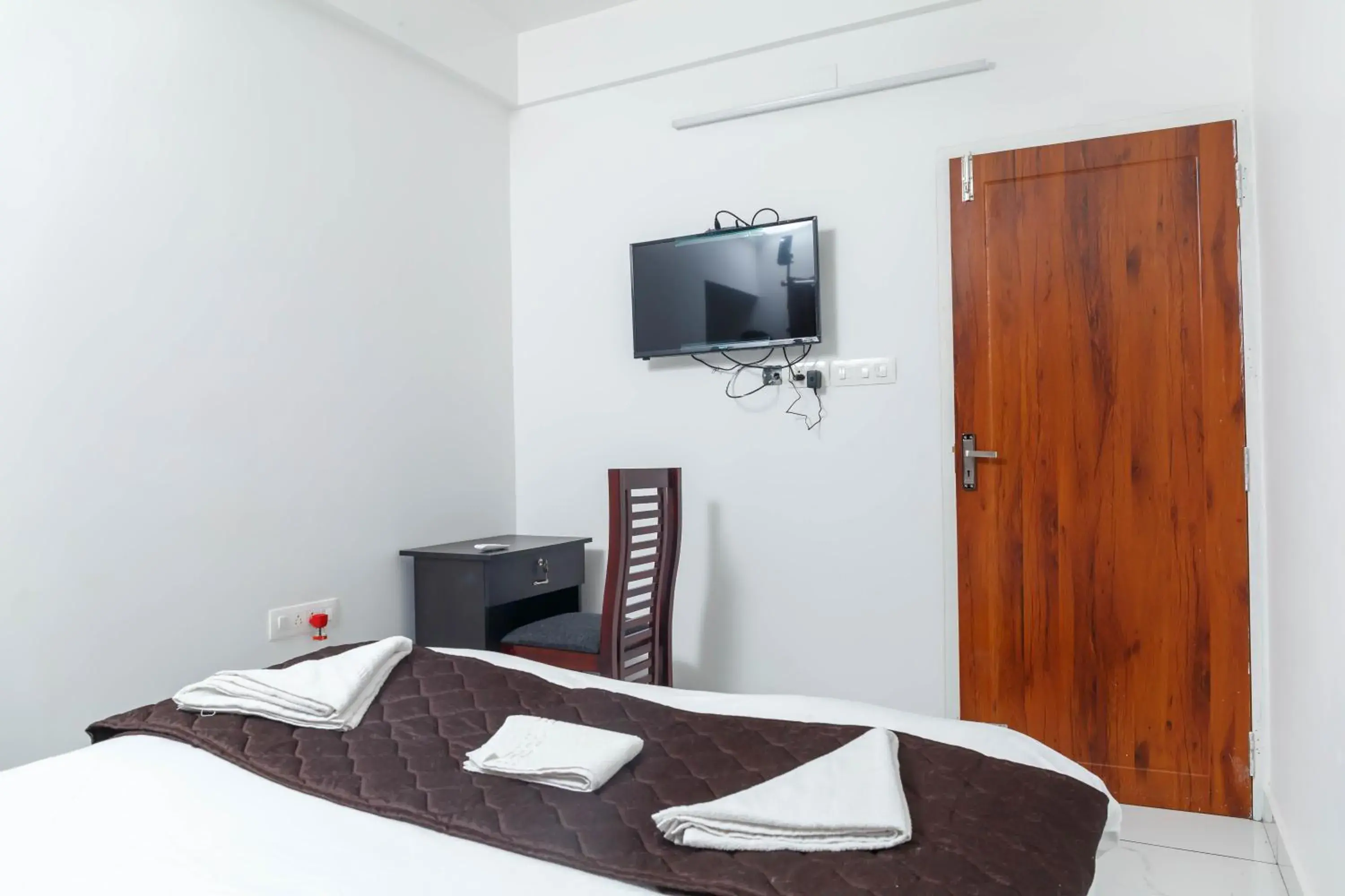 Communal lounge/ TV room in Guest West Inn Cochin Communal lounge/ TV room in Guest West Inn Cochin