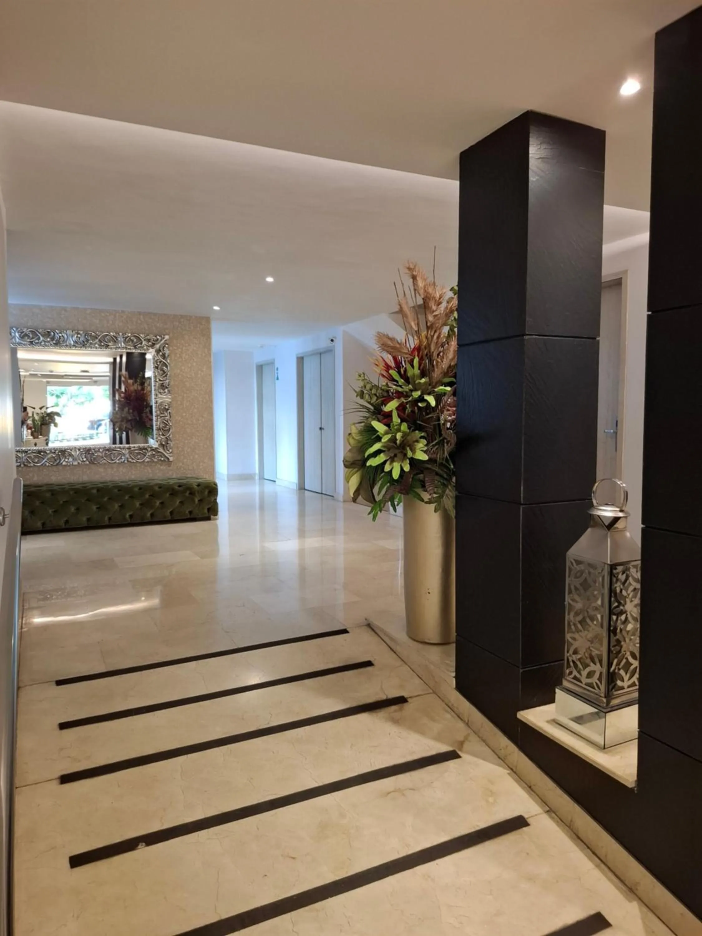 Lobby or reception in Washington Plaza