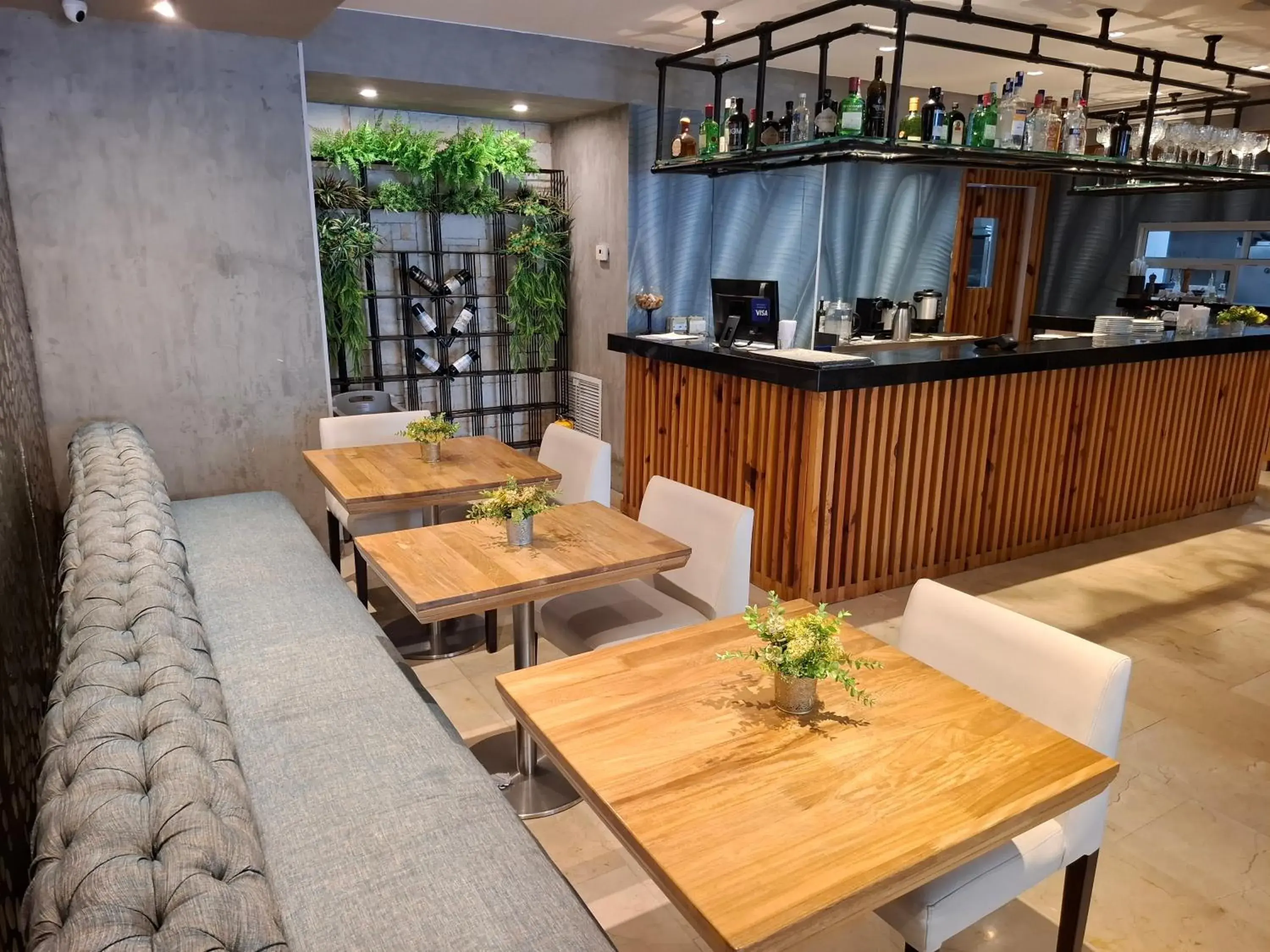 Restaurant/places to eat in Washington Plaza Restaurant/places to eat in Washington Plaza