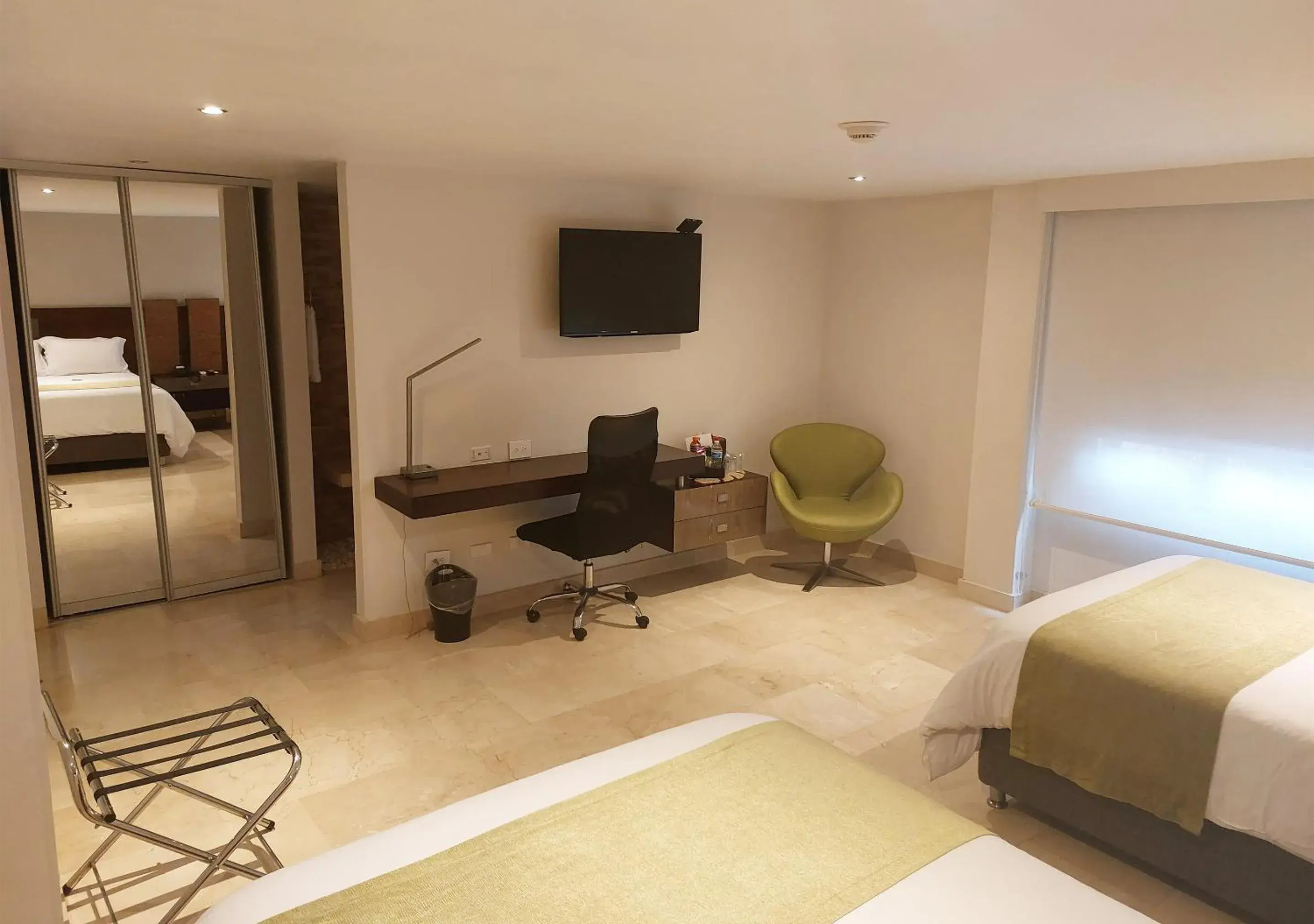 Decorative detail, Bed in Washington Plaza Decorative detail, Bed in Washington Plaza