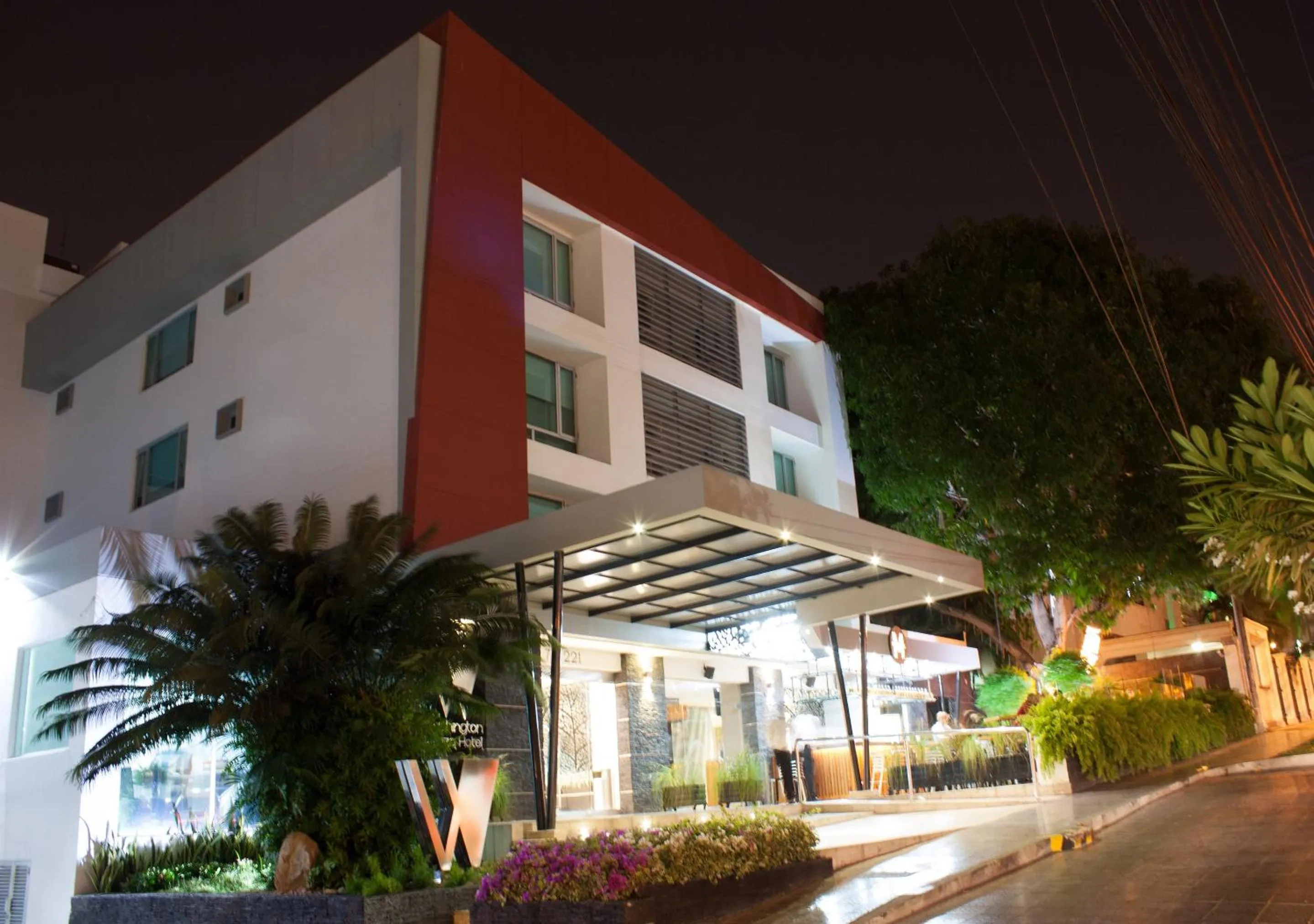 Property building in Washington Plaza