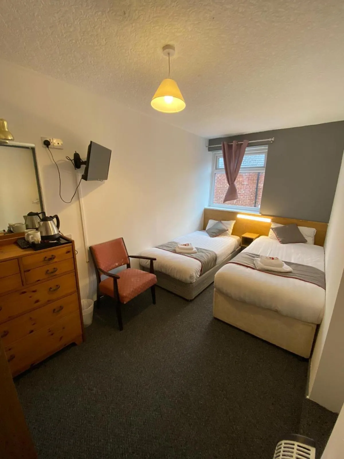 Bedroom, Bed in Alumhurst Hotel