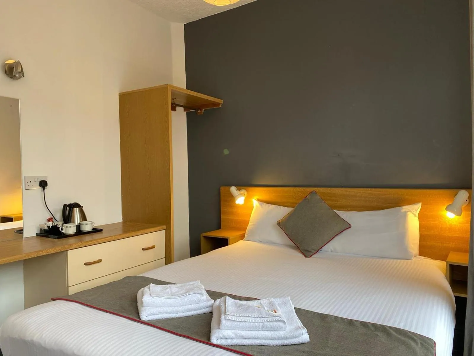 Bedroom, Bed in Alumhurst Hotel