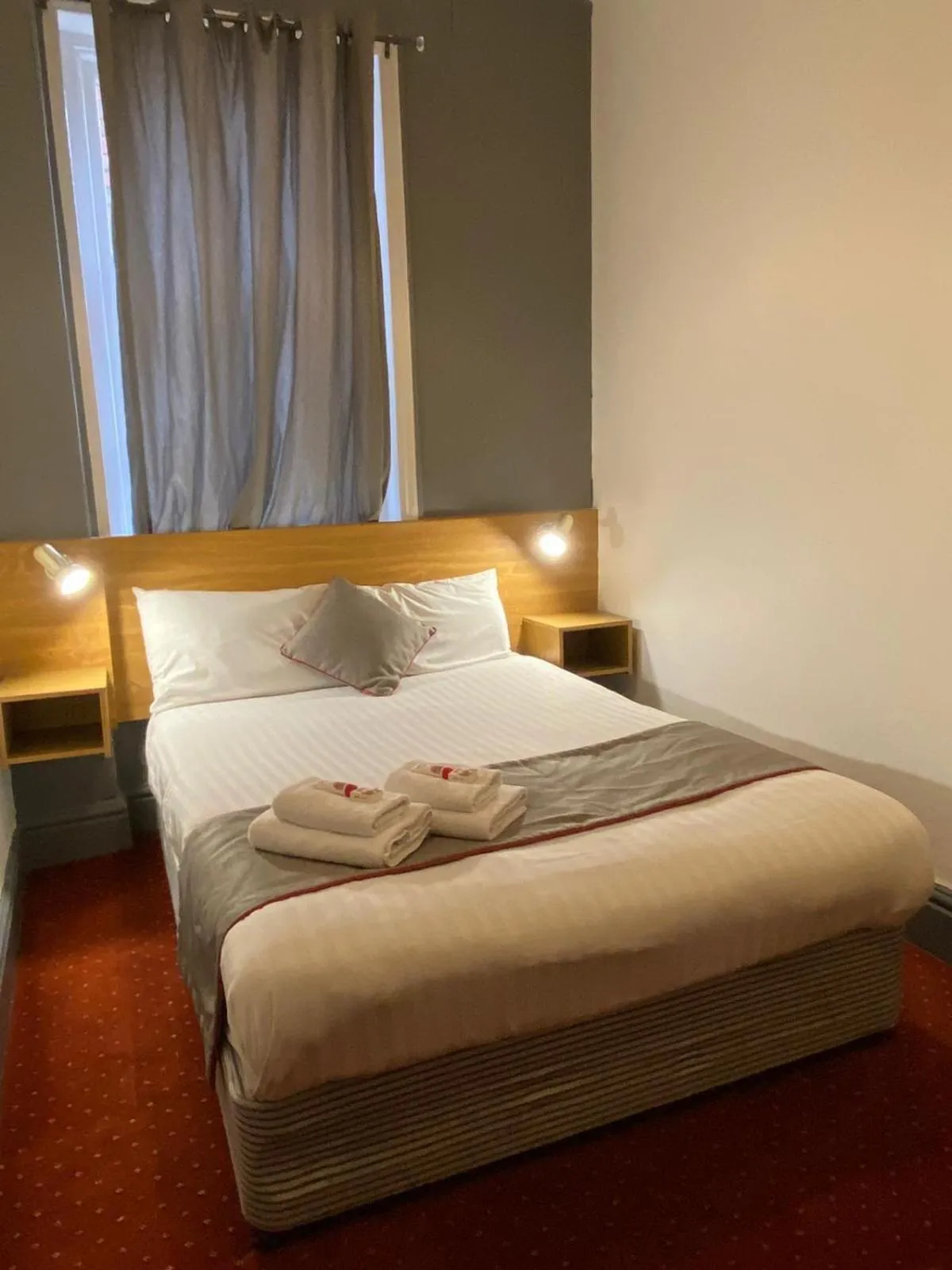 Bedroom, Bed in Alumhurst Hotel