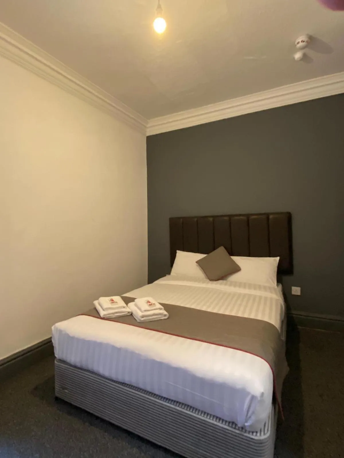 Bedroom, Bed in Alumhurst Hotel