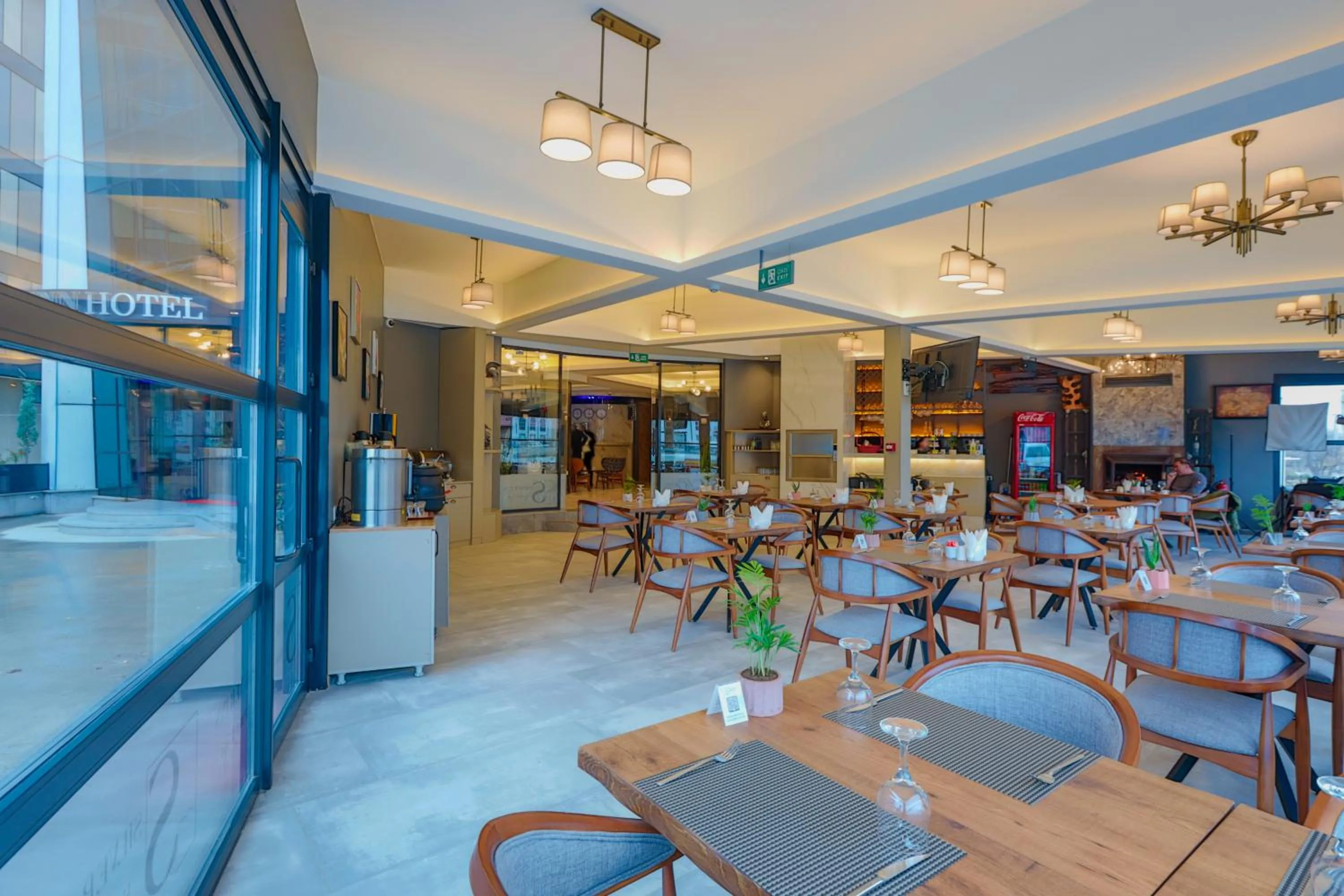 Restaurant/places to eat in Silver Inn Spa