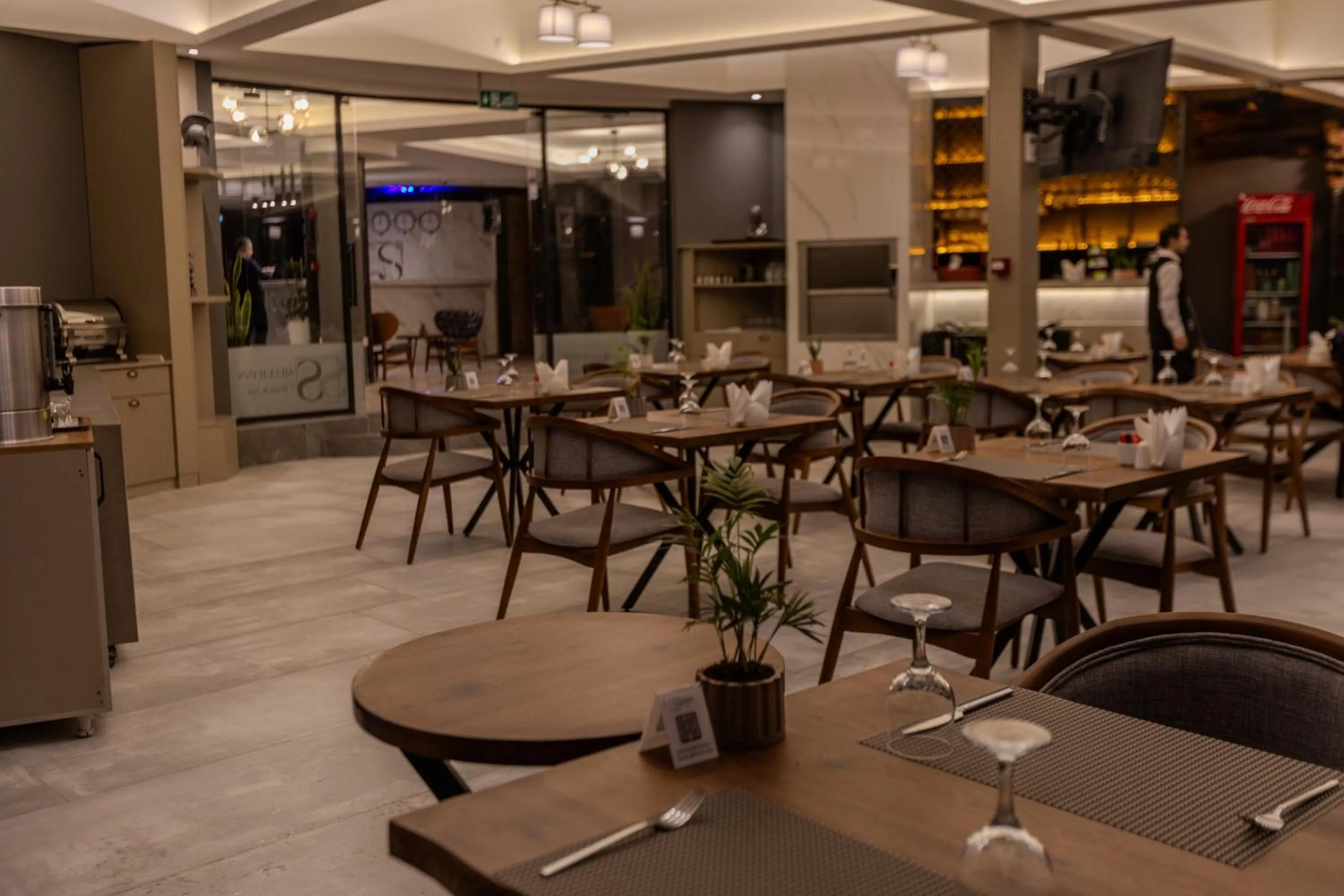 Restaurant/places to eat in Silver Inn Spa