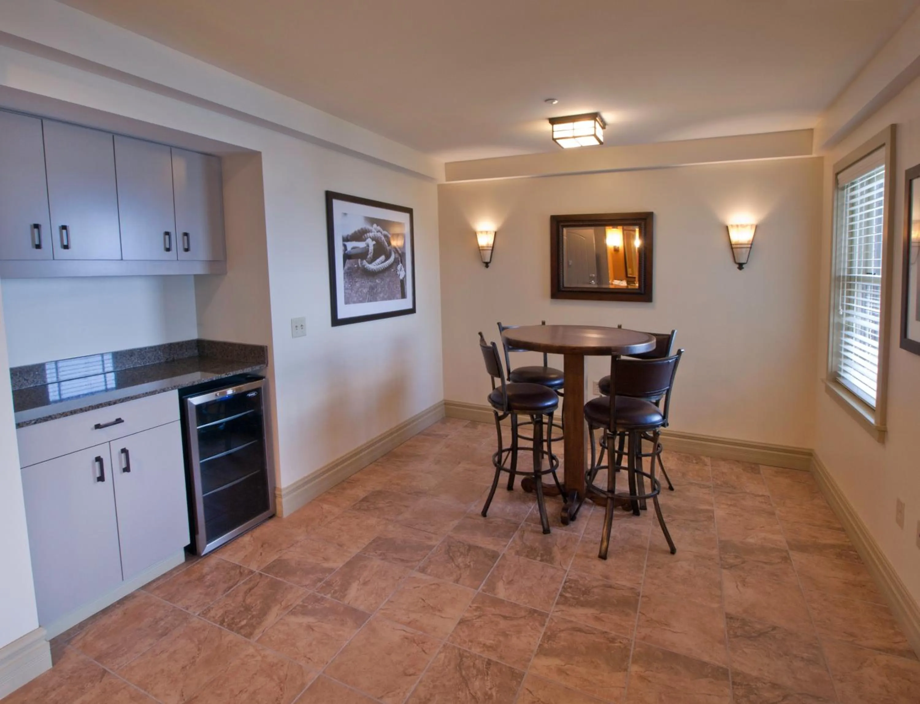 Kitchen or kitchenette in 1000 Islands Harbor Hotel