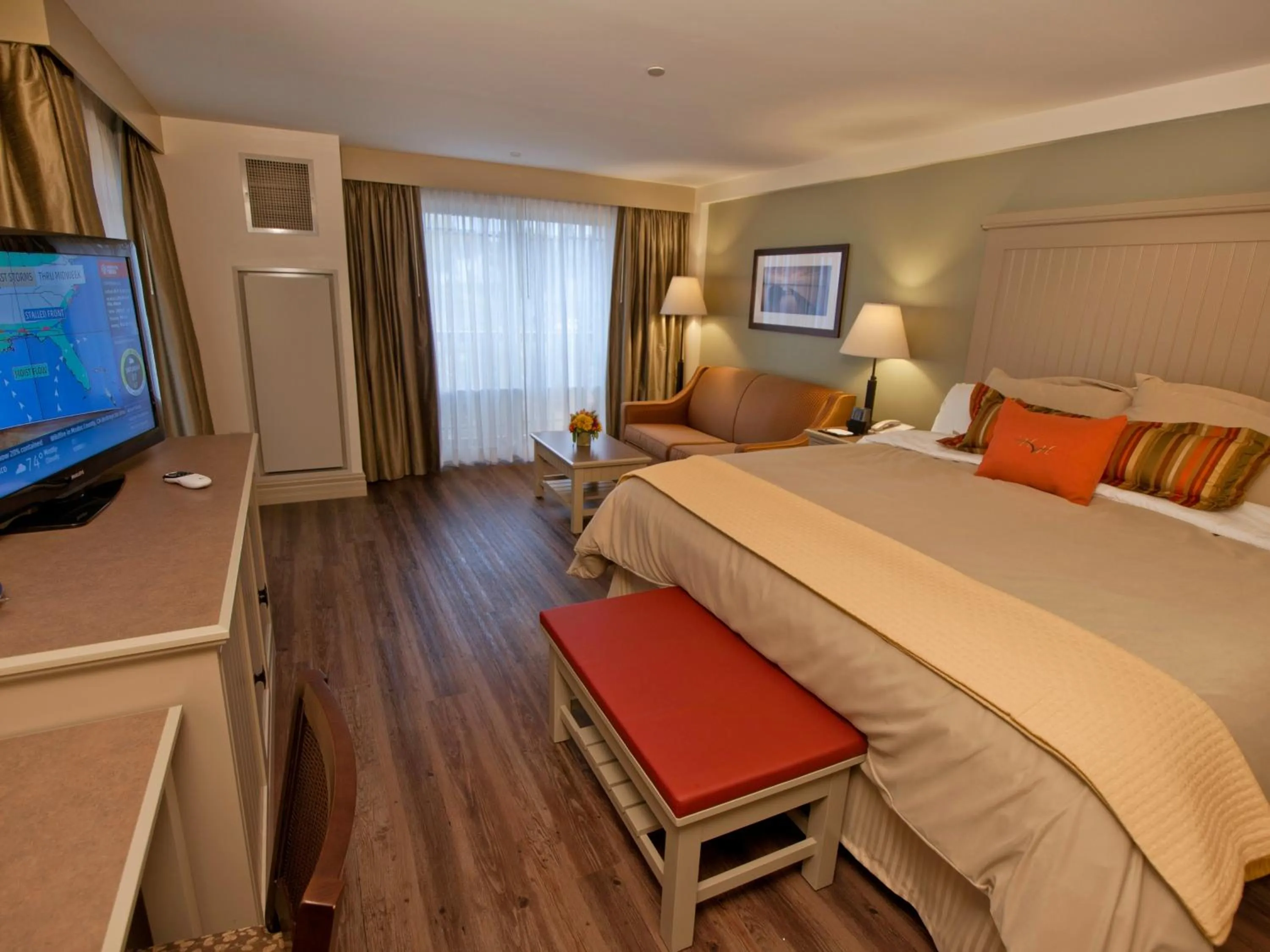 Bedroom, Bed in 1000 Islands Harbor Hotel