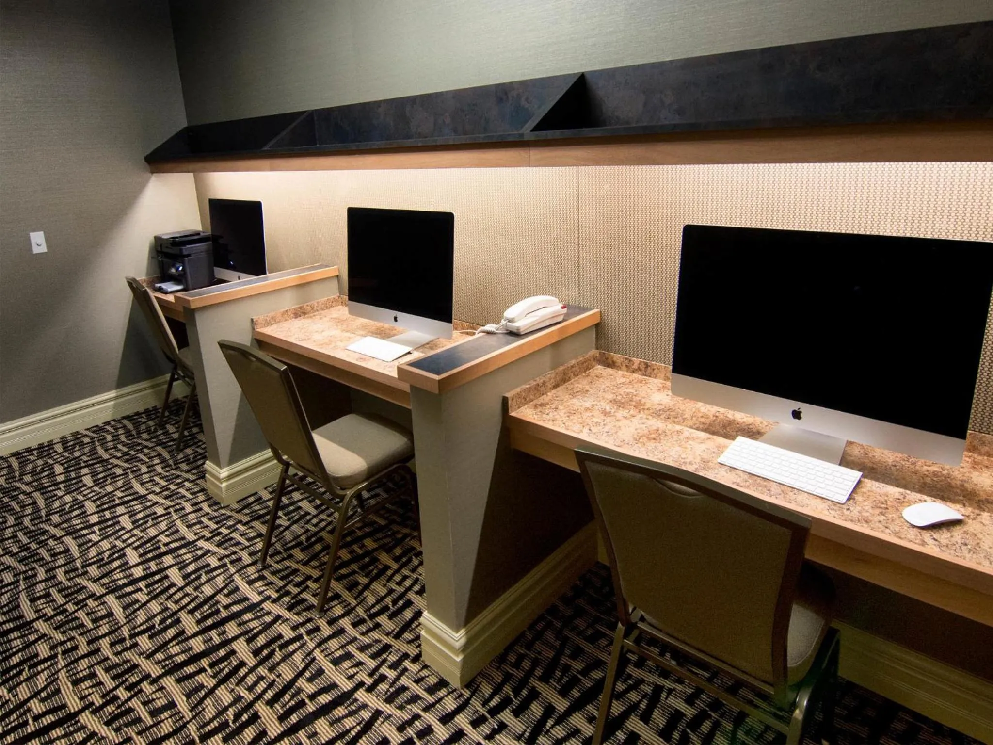 Business facilities in 1000 Islands Harbor Hotel