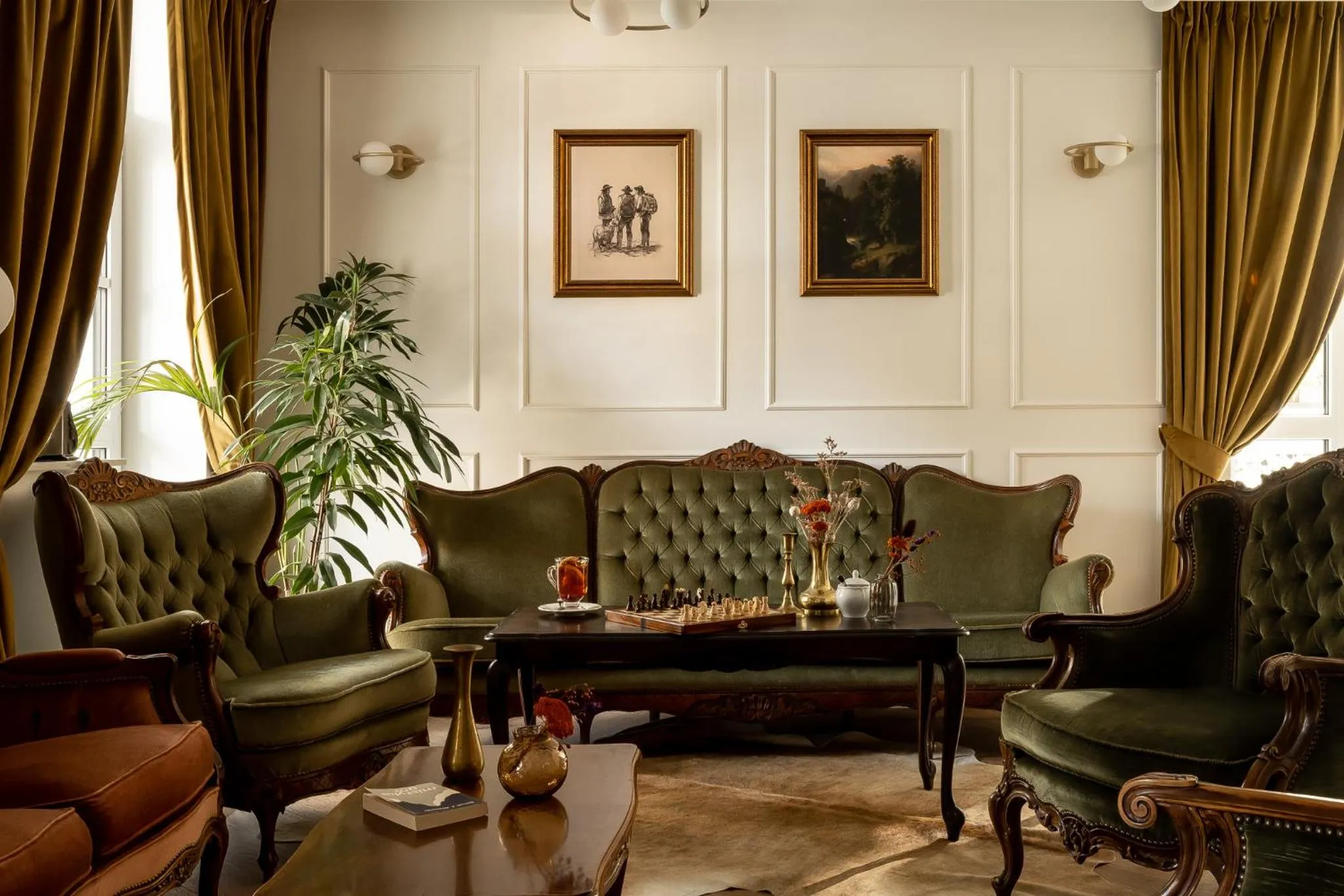 Communal lounge/ TV room in Renesans Residence Zakopane