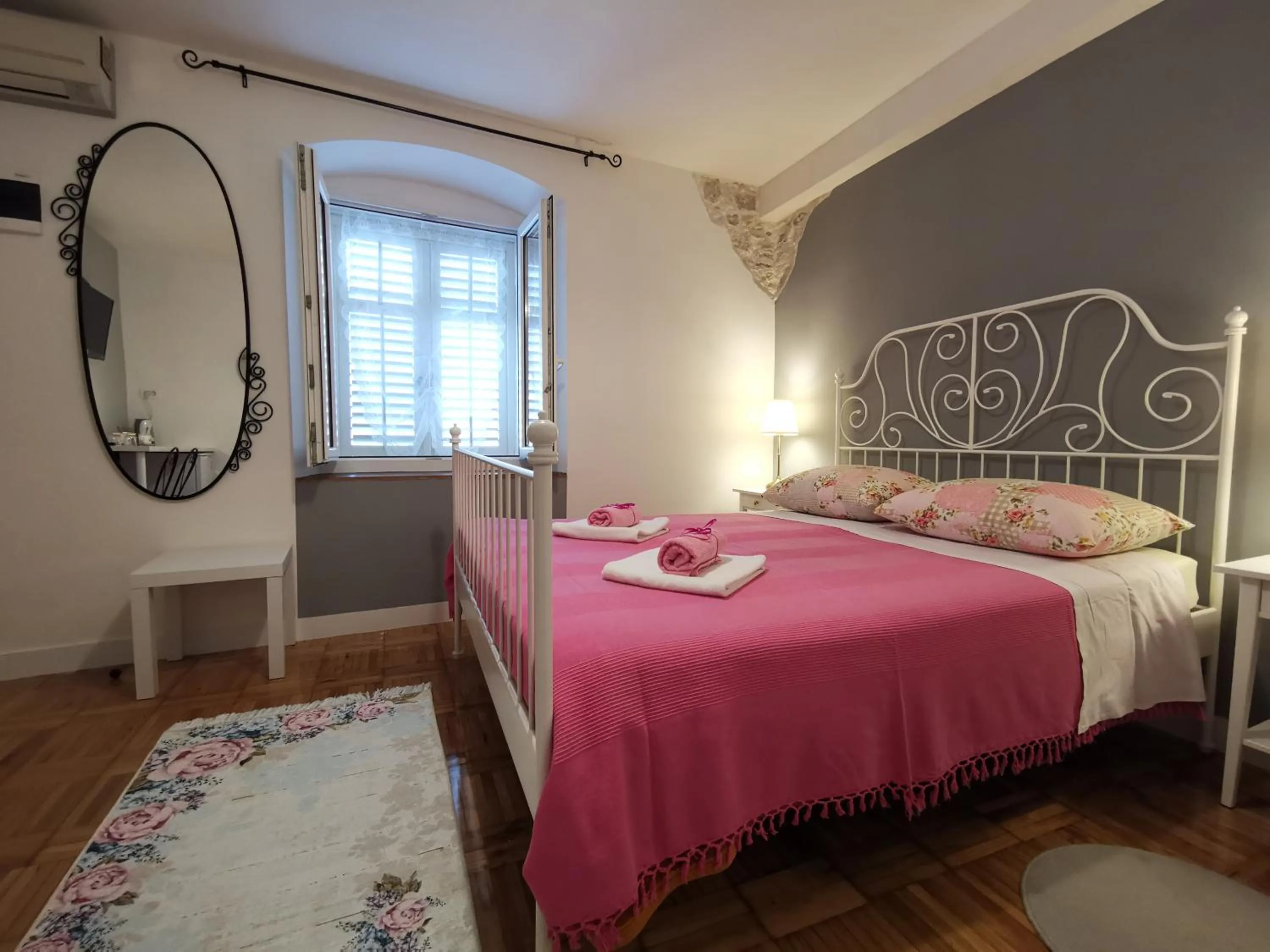 Palace Inn Rooms