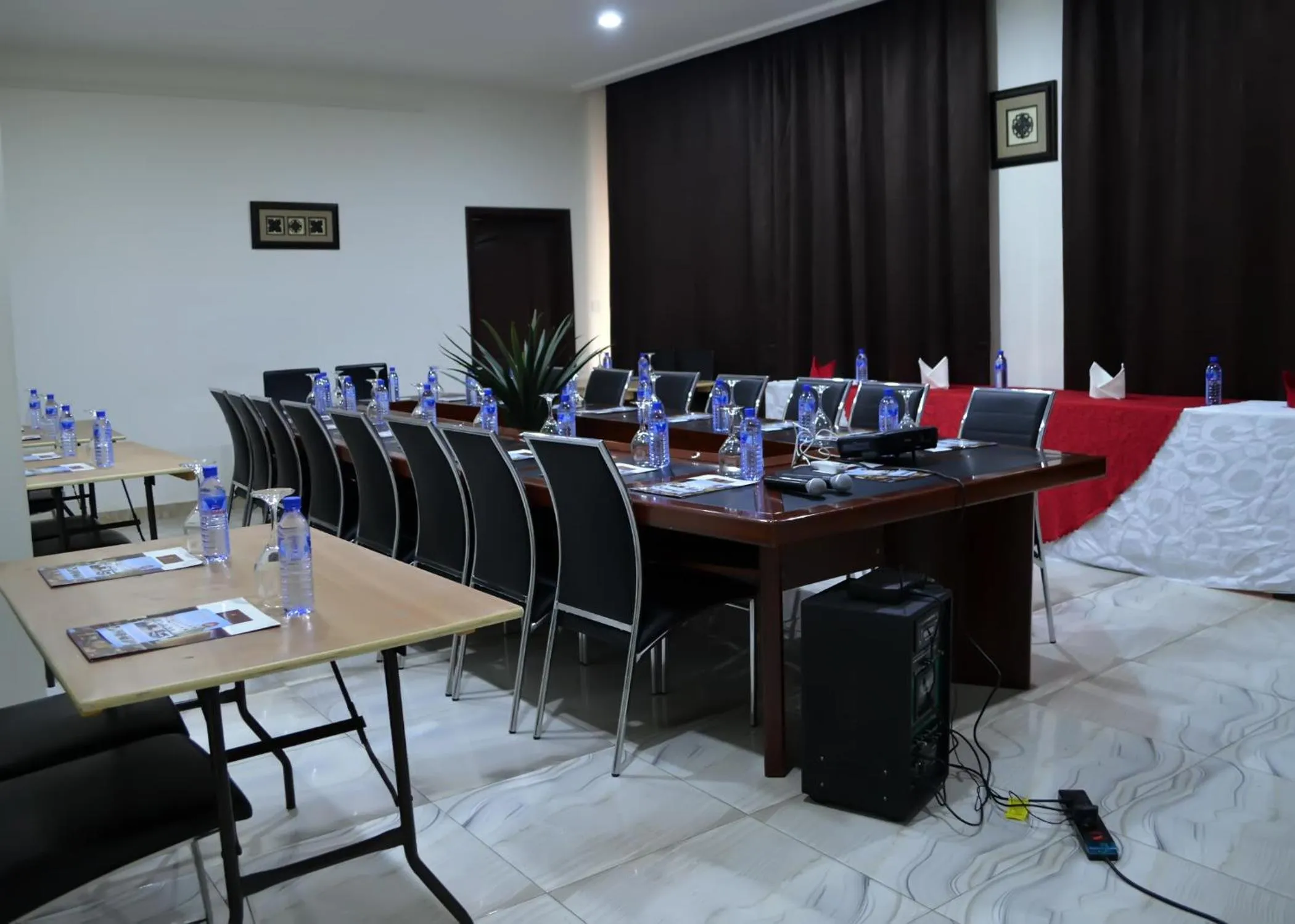 Meeting/conference room in De Santos Hotel