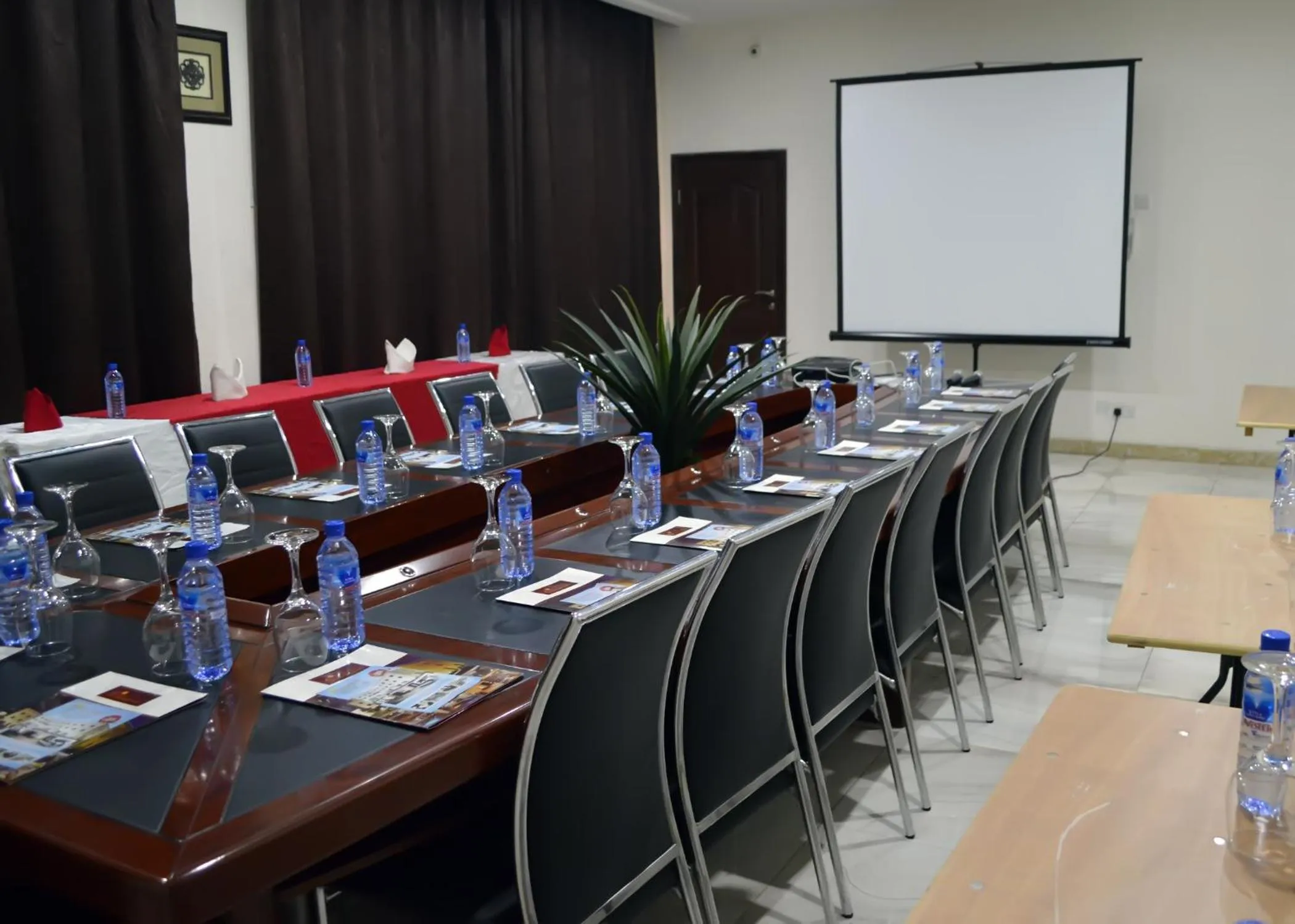 Meeting/conference room in De Santos Hotel
