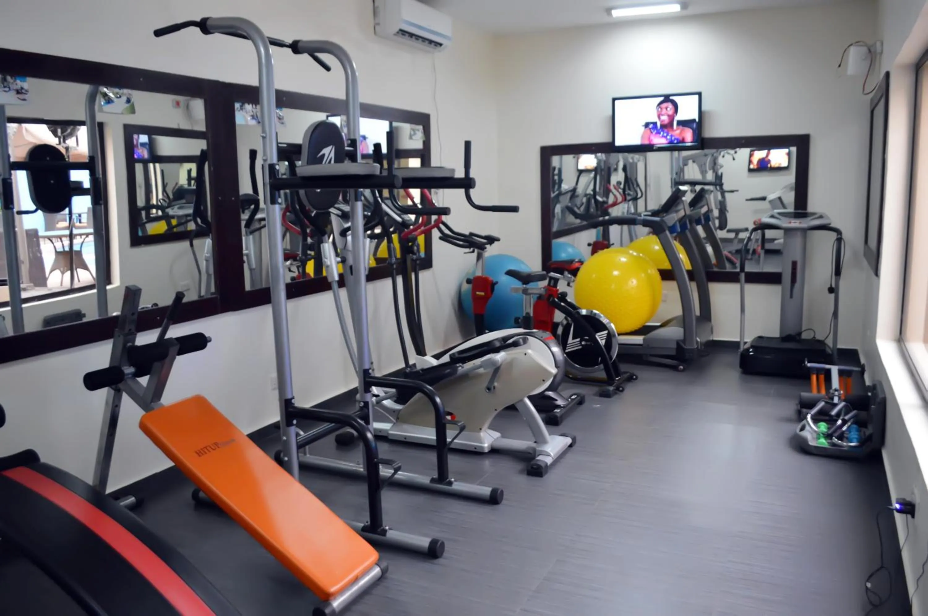 Fitness centre/facilities in De Santos Hotel