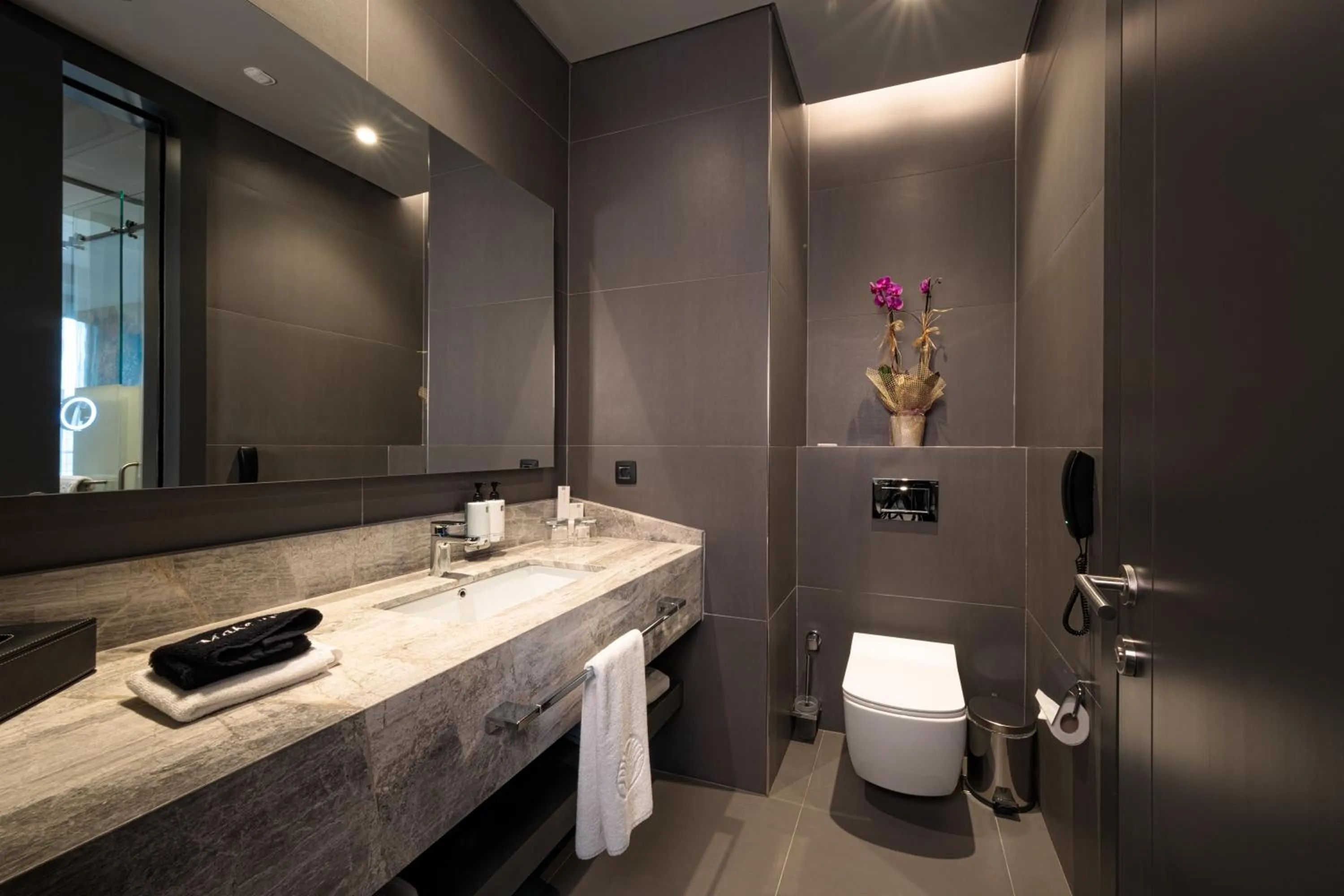 Toilet in Bomonti Arjaan by Rotana