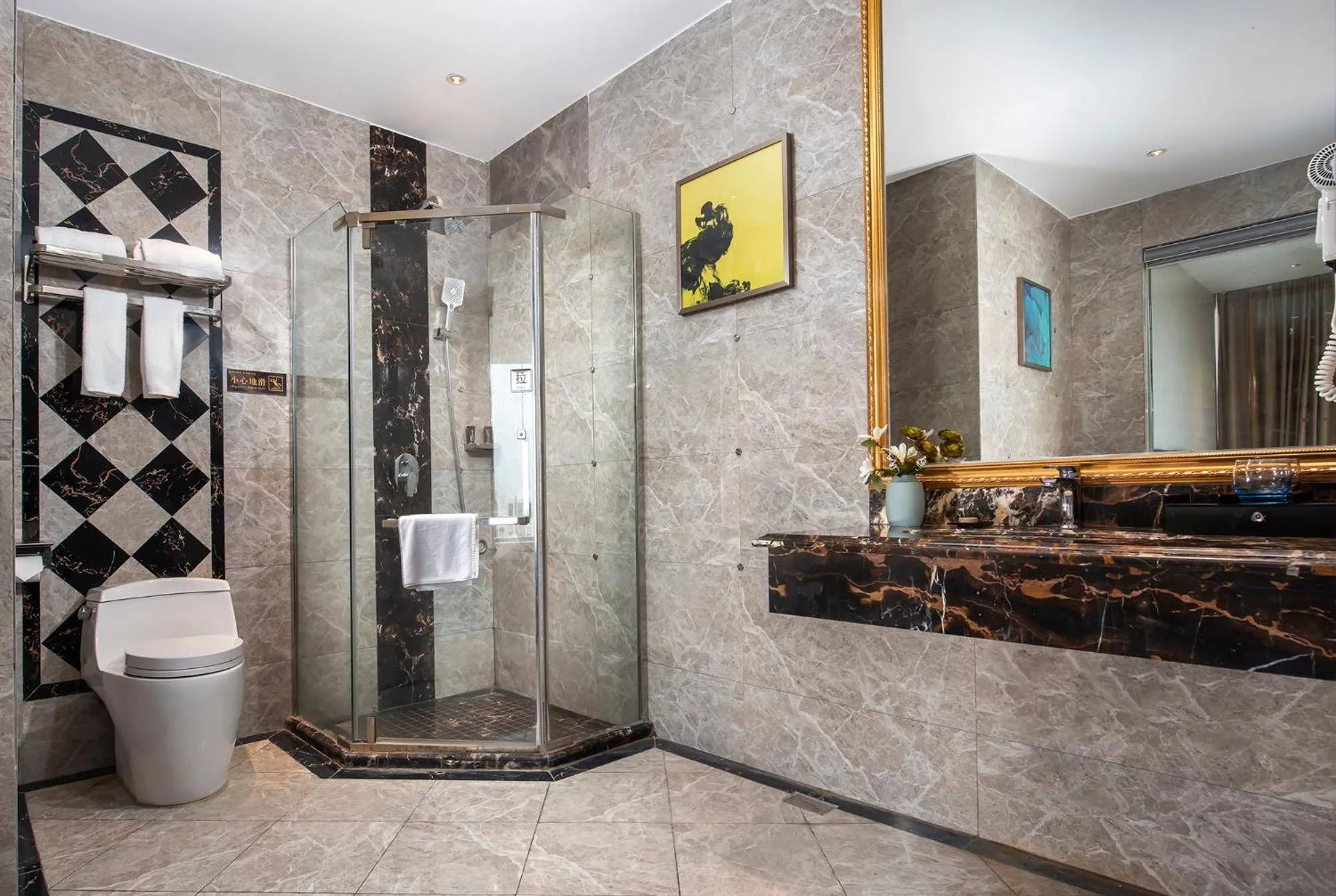 Shower in Caribbean Hotel Zhongshan