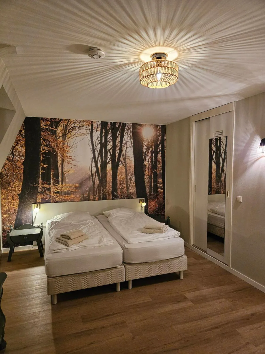 Family, Bed in De Arcense Herberg