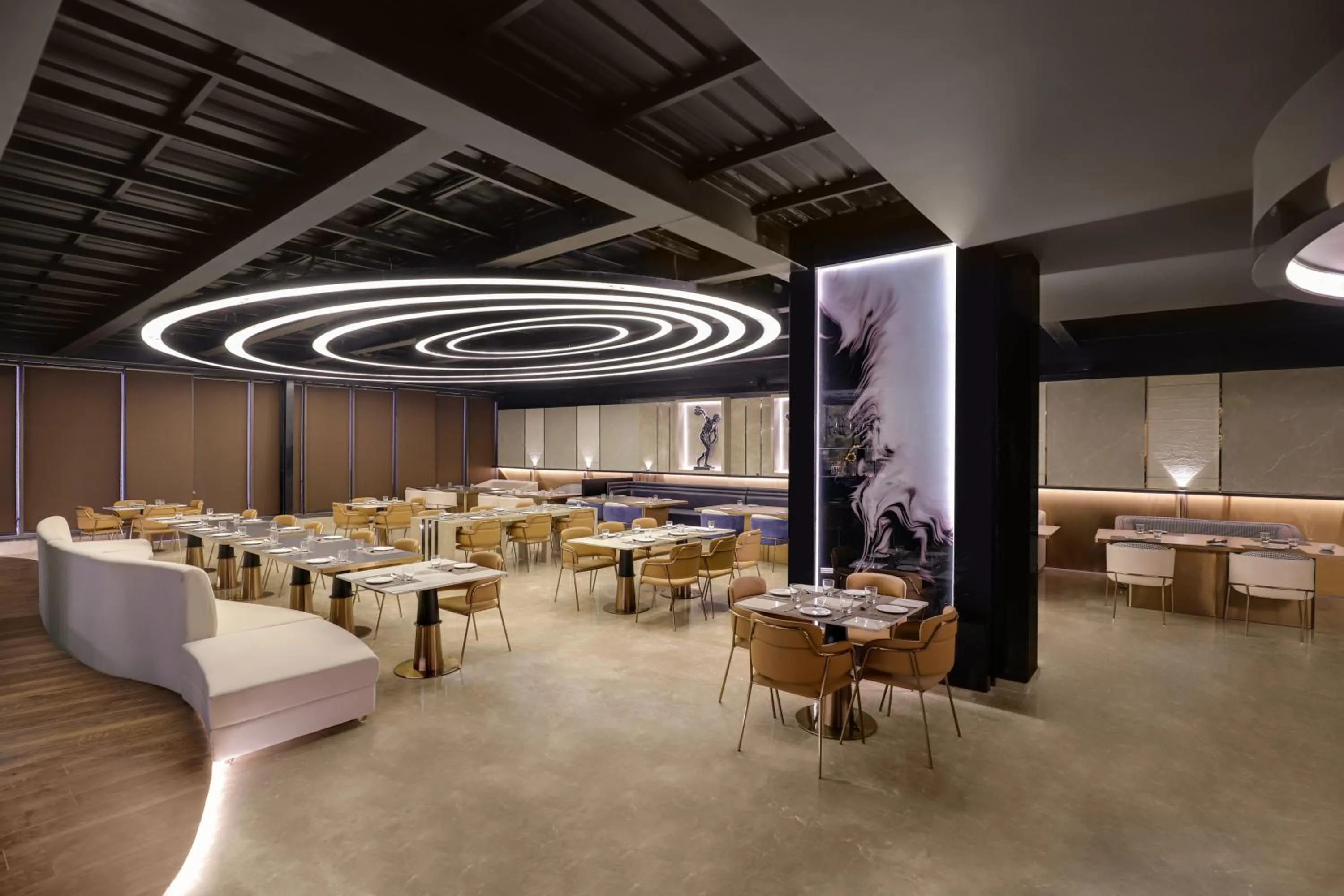 Restaurant/places to eat in Lemon Tree Hotel, Hisar