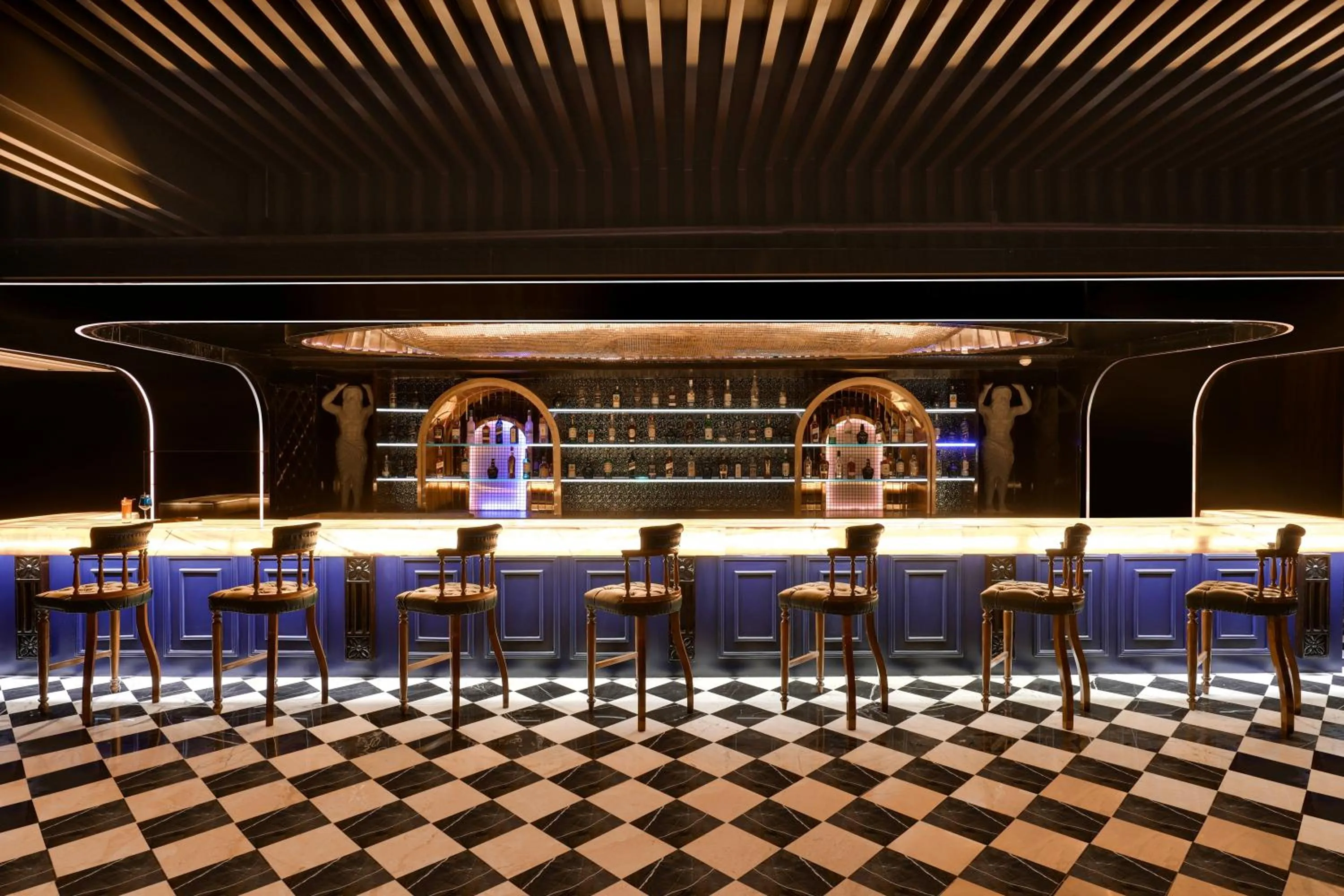 Lounge or bar in Lemon Tree Hotel, Hisar