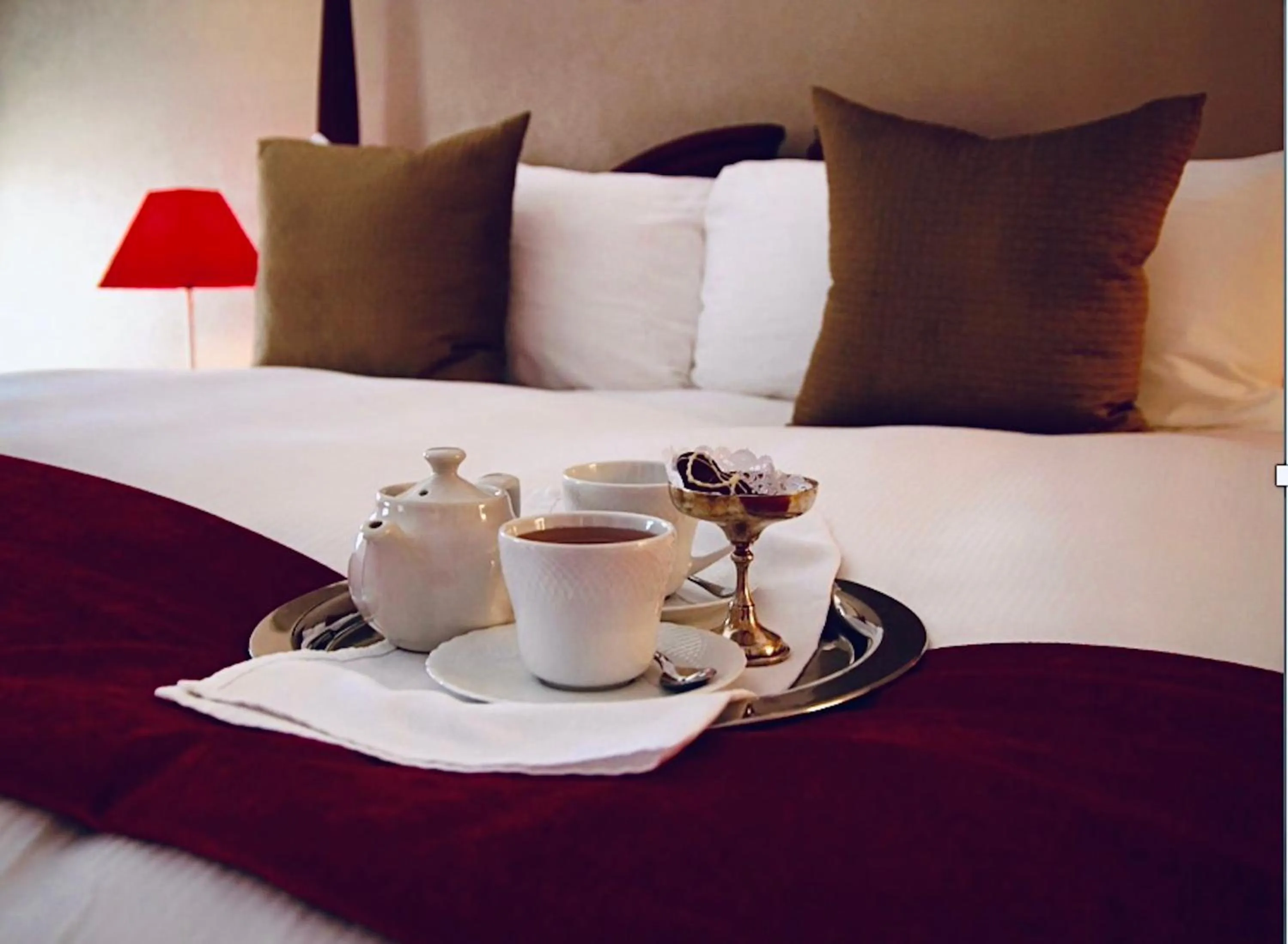 Bed in Relais Chateaux Camden Harbour Inn