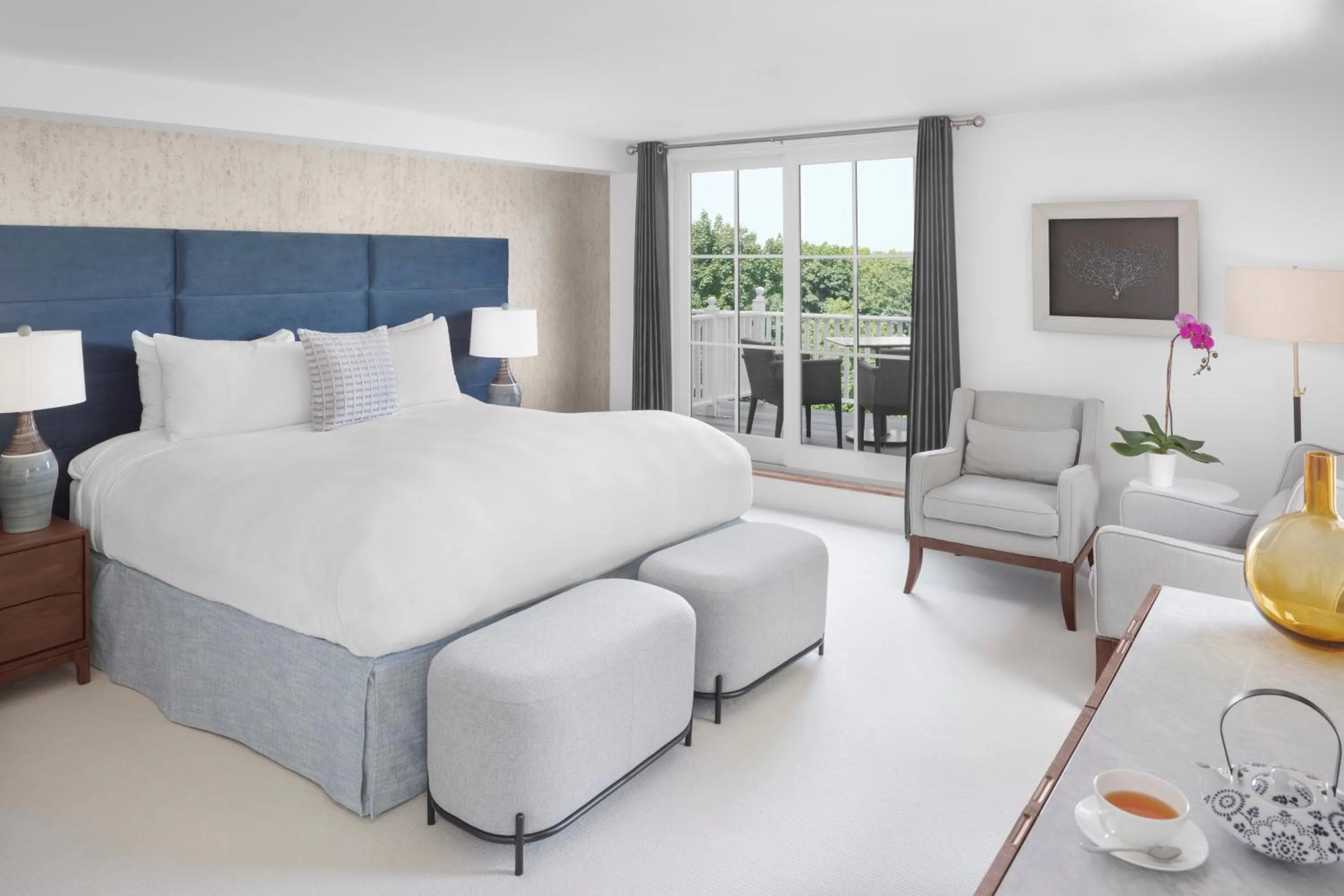 Bed in Relais Chateaux Camden Harbour Inn