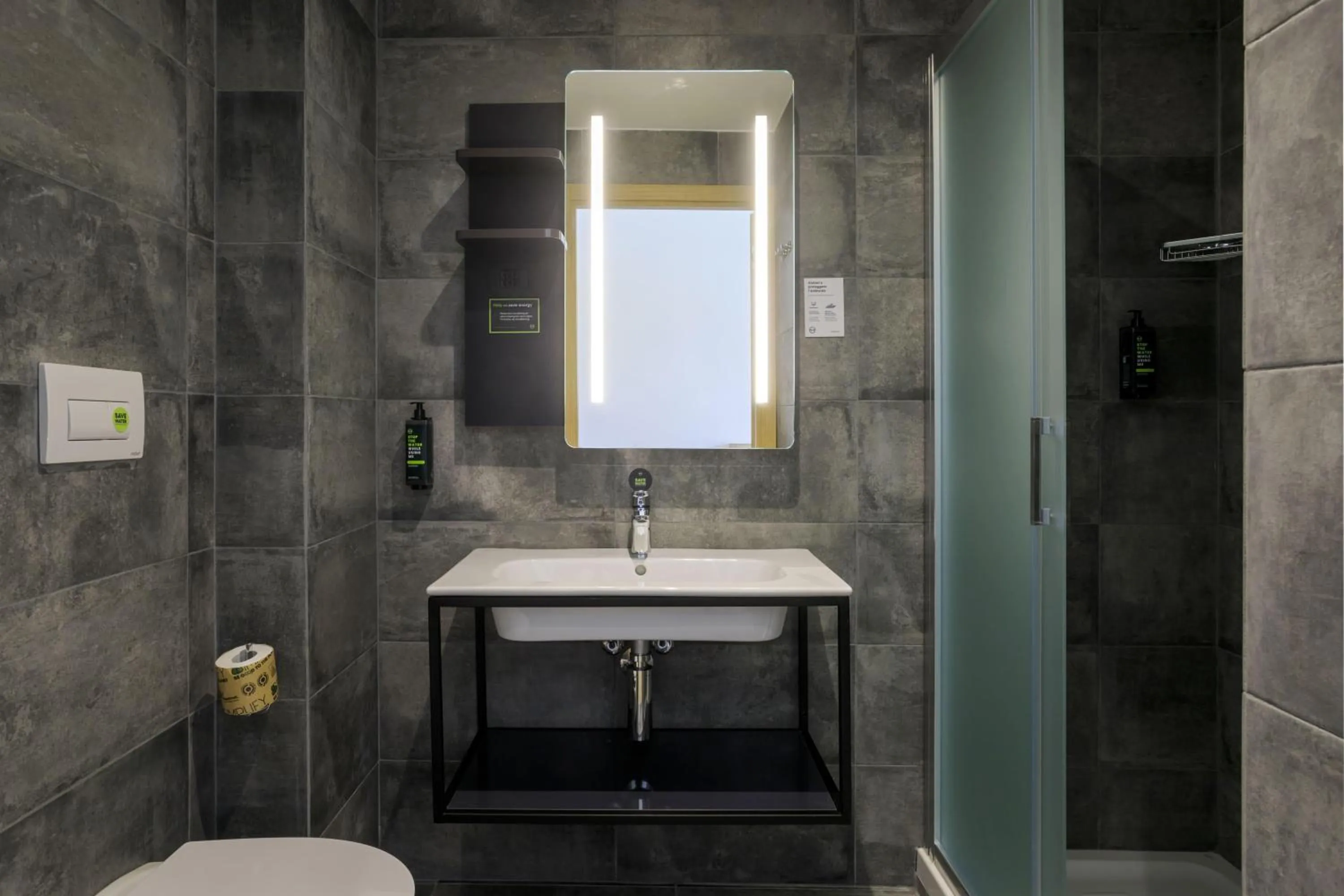 Bathroom in B&B HOTEL Catania City Center