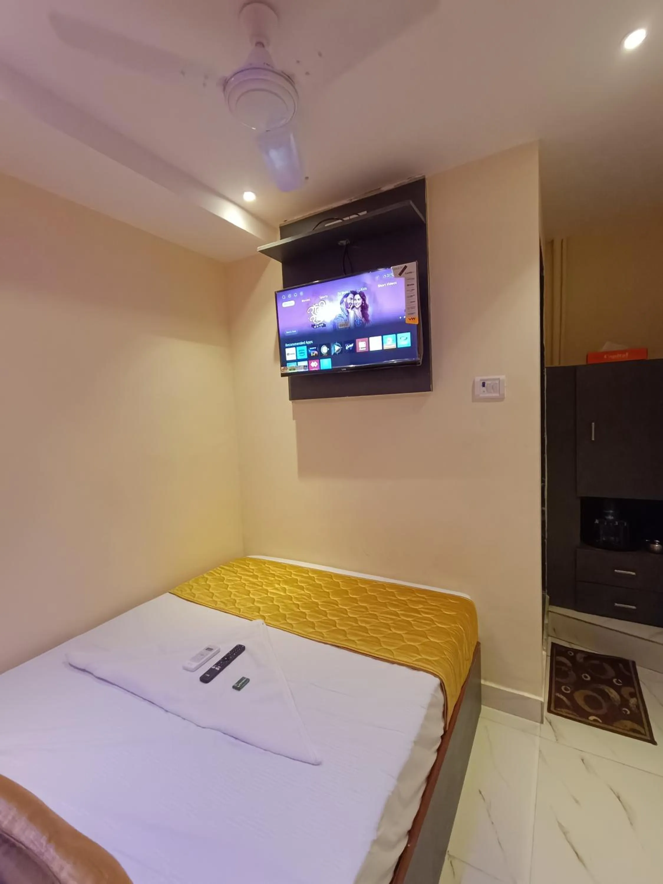 Communal lounge/ TV room, Bed in Hotel Powai Residency