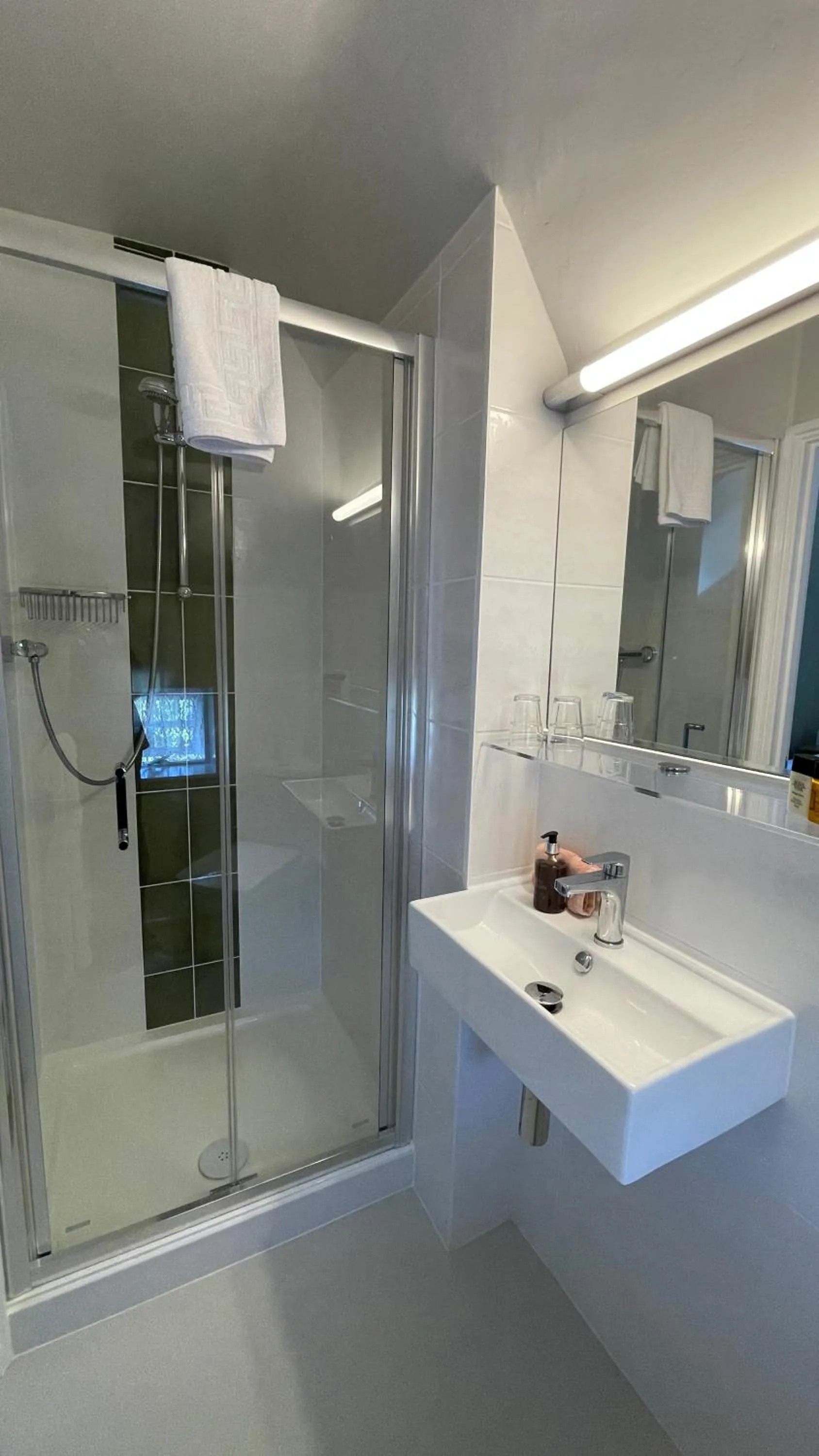 Bathroom in Yorke Lodge Bed and Breakfast