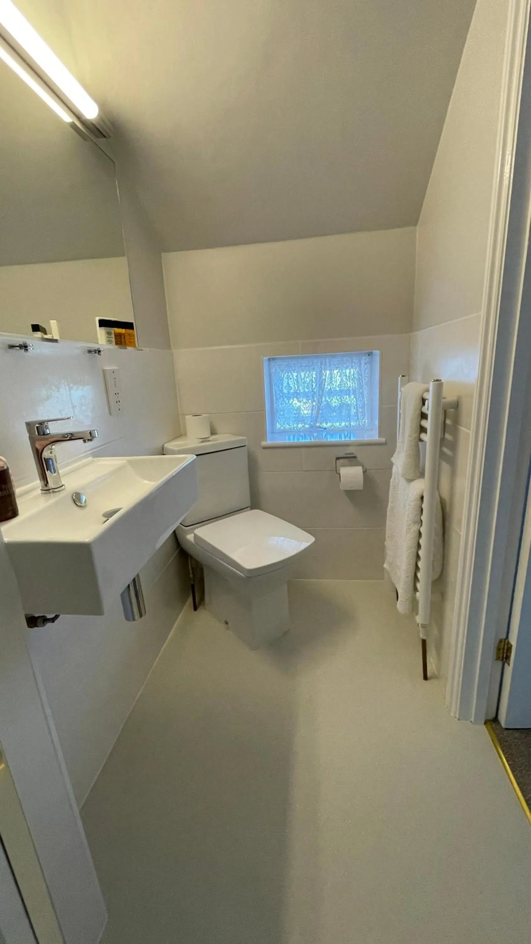 Bathroom in Yorke Lodge Bed and Breakfast