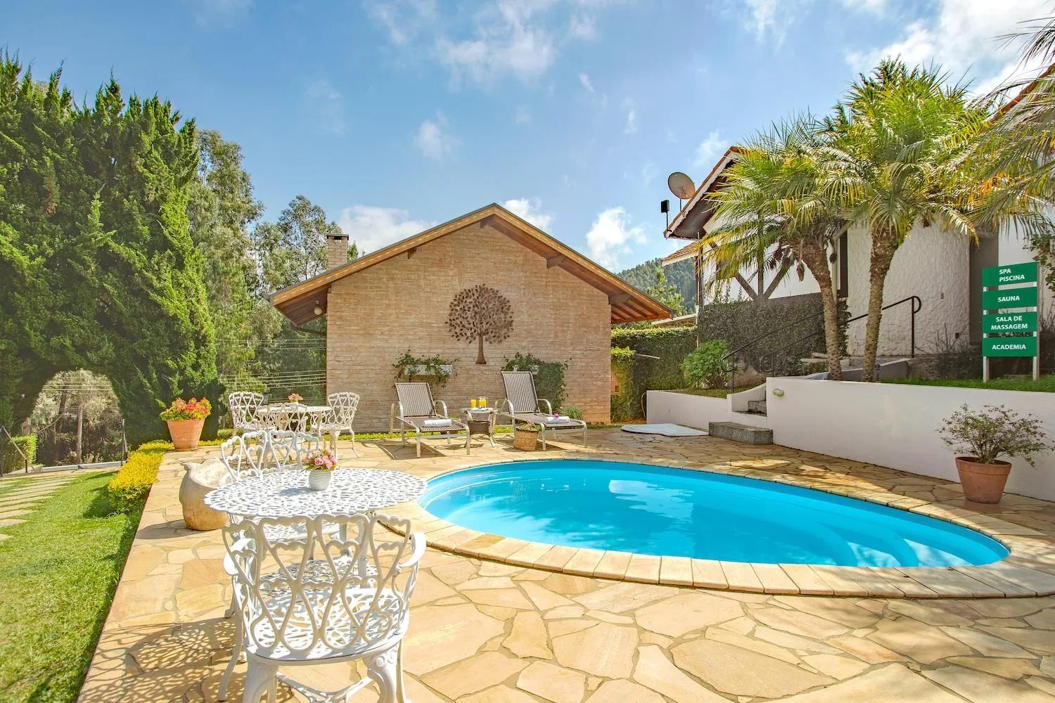 Swimming pool in Pousada Valle das Flores Monte Verde